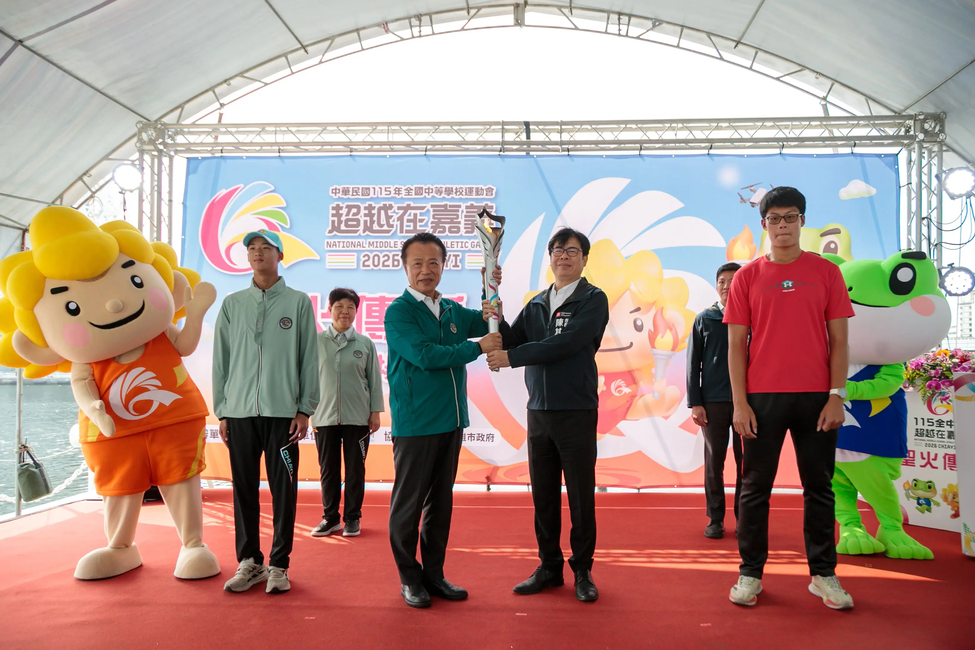 115年全中運聖火傳遞抵達高雄　翁章梁縣長邀全民來嘉作客