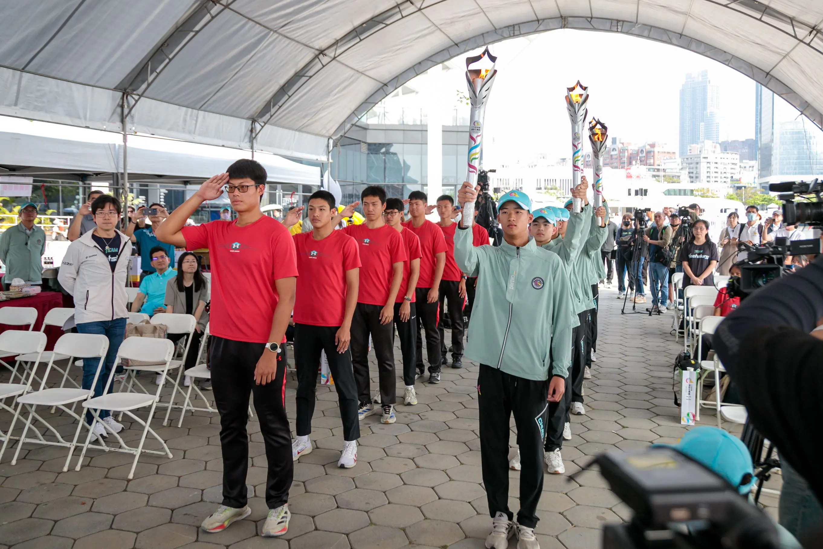 115年全中運聖火傳遞抵達高雄　翁章梁縣長邀全民來嘉作客