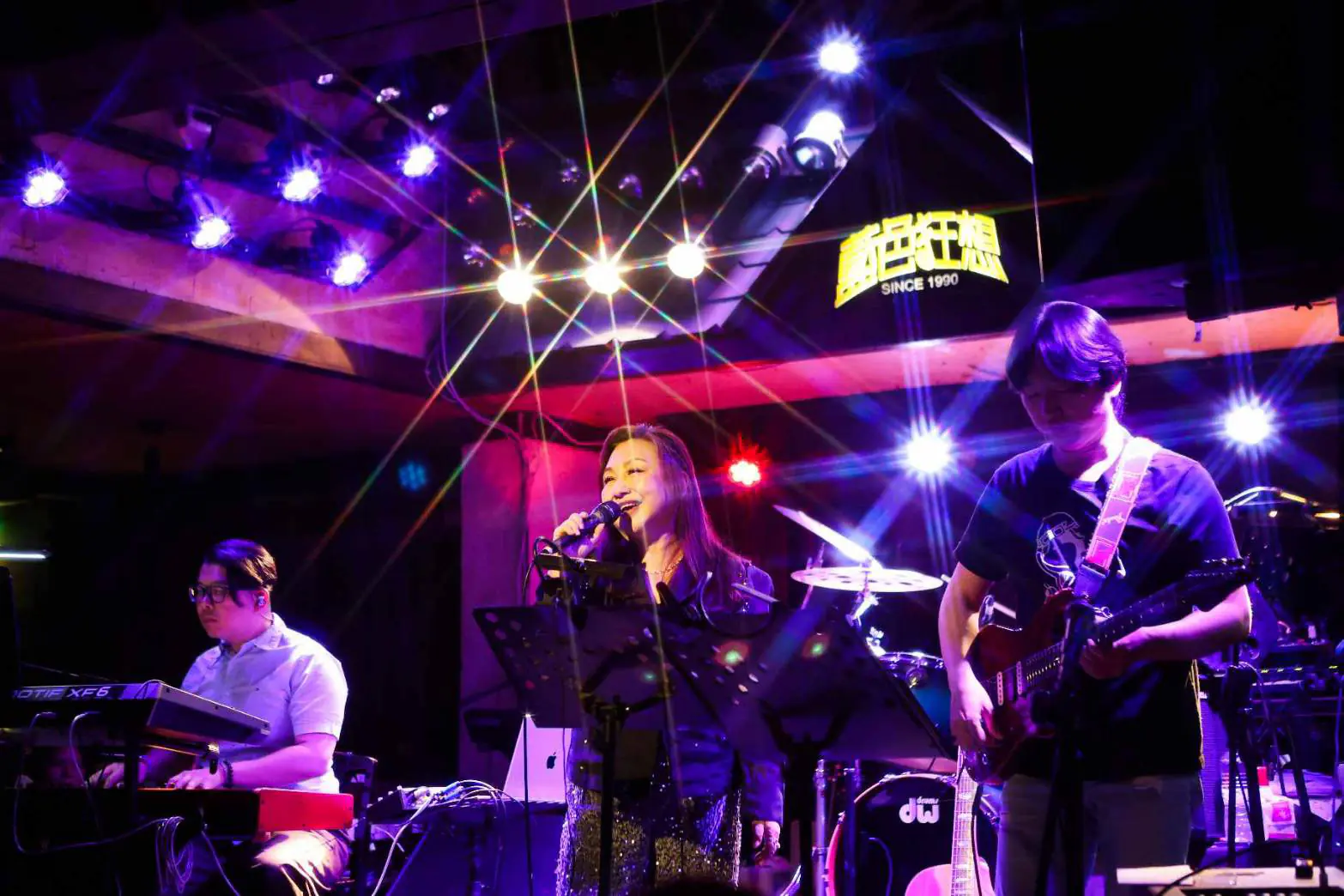 鄭怡被小鮮肉告白 霸氣神回「晚了40年」但這裡沒有阿姨 請叫姊 鄭怡被小鮮肉告白 霸氣神回「晚了40年」但這裡沒有阿姨 請叫姊