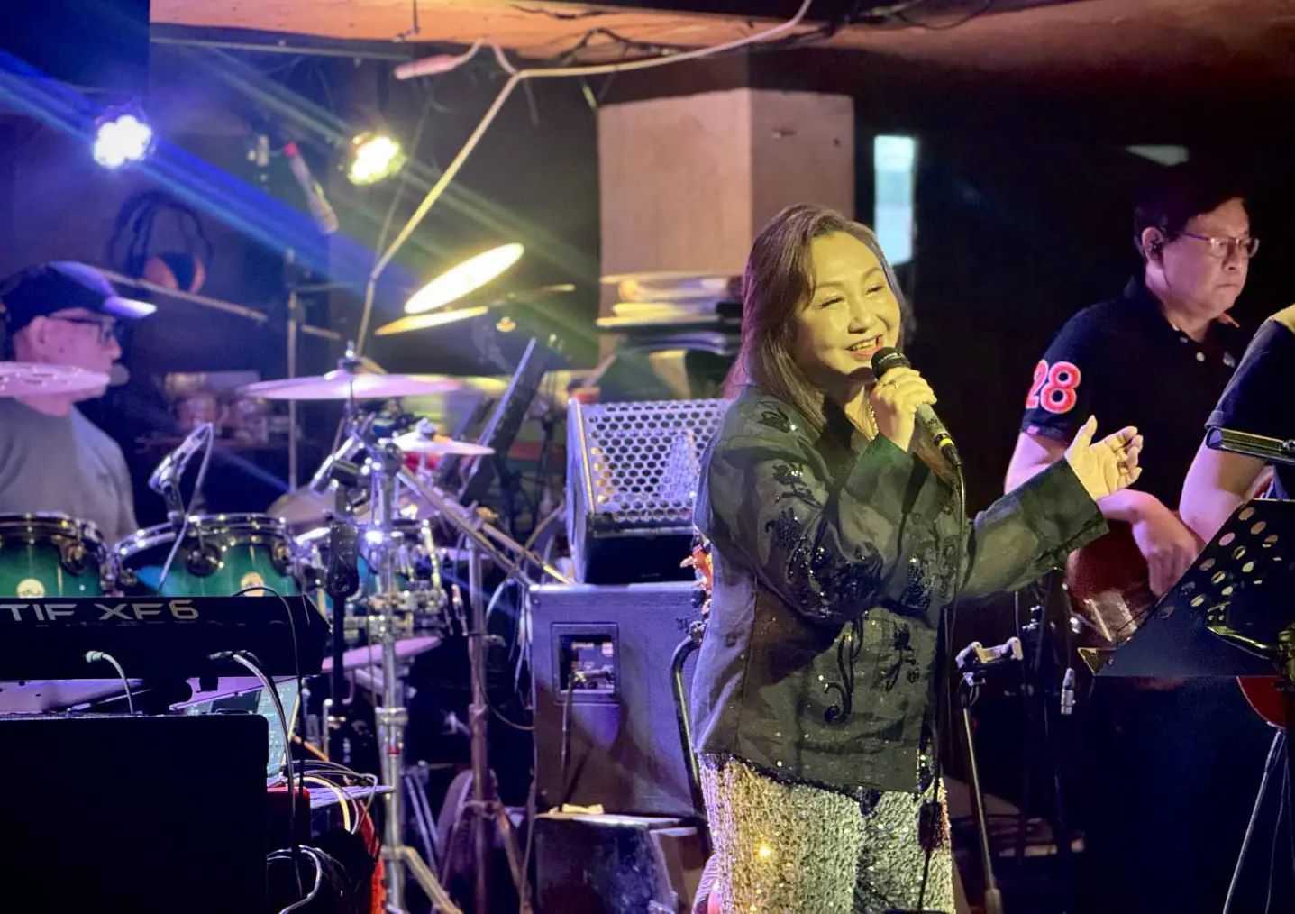 鄭怡被小鮮肉告白 霸氣神回「晚了40年」但這裡沒有阿姨 請叫姊 鄭怡被小鮮肉告白 霸氣神回「晚了40年」但這裡沒有阿姨 請叫姊