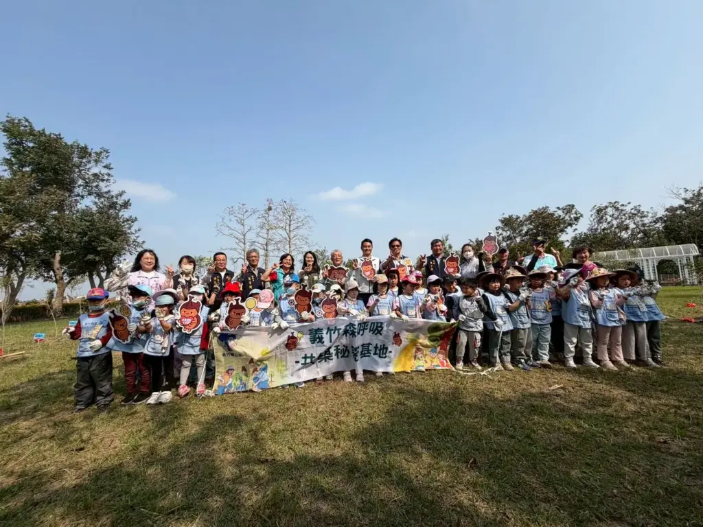 義竹鄉村里清潔大作戰 齊聚公園共植綠意 義竹鄉村里清潔大作戰 齊聚公園共植綠意