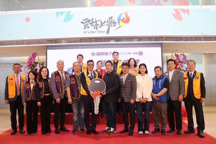 造福雲林鄉親 國際獅子會捐贈兩社福協會「獅愛分享號」及「多功能社區服務車」 國際獅子會300E-1區及所屬分會捐贈廂型貨車「獅愛分享號」予雲林縣社會福利工作人員協會