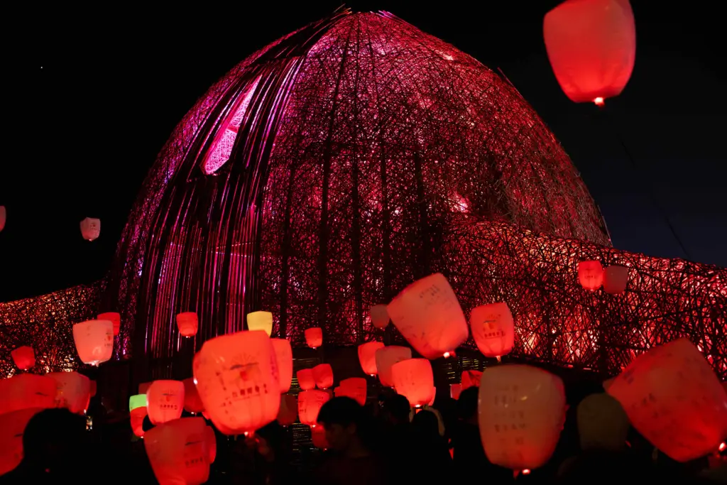 「光之新徑-嘉義夢」×「再。嘉義」燈區正式啟動 率先點亮2026台灣燈會第一道光 「光之新徑-嘉義夢」×「再。嘉義」燈區正式啟動 率先點亮2026台灣燈會第一道光