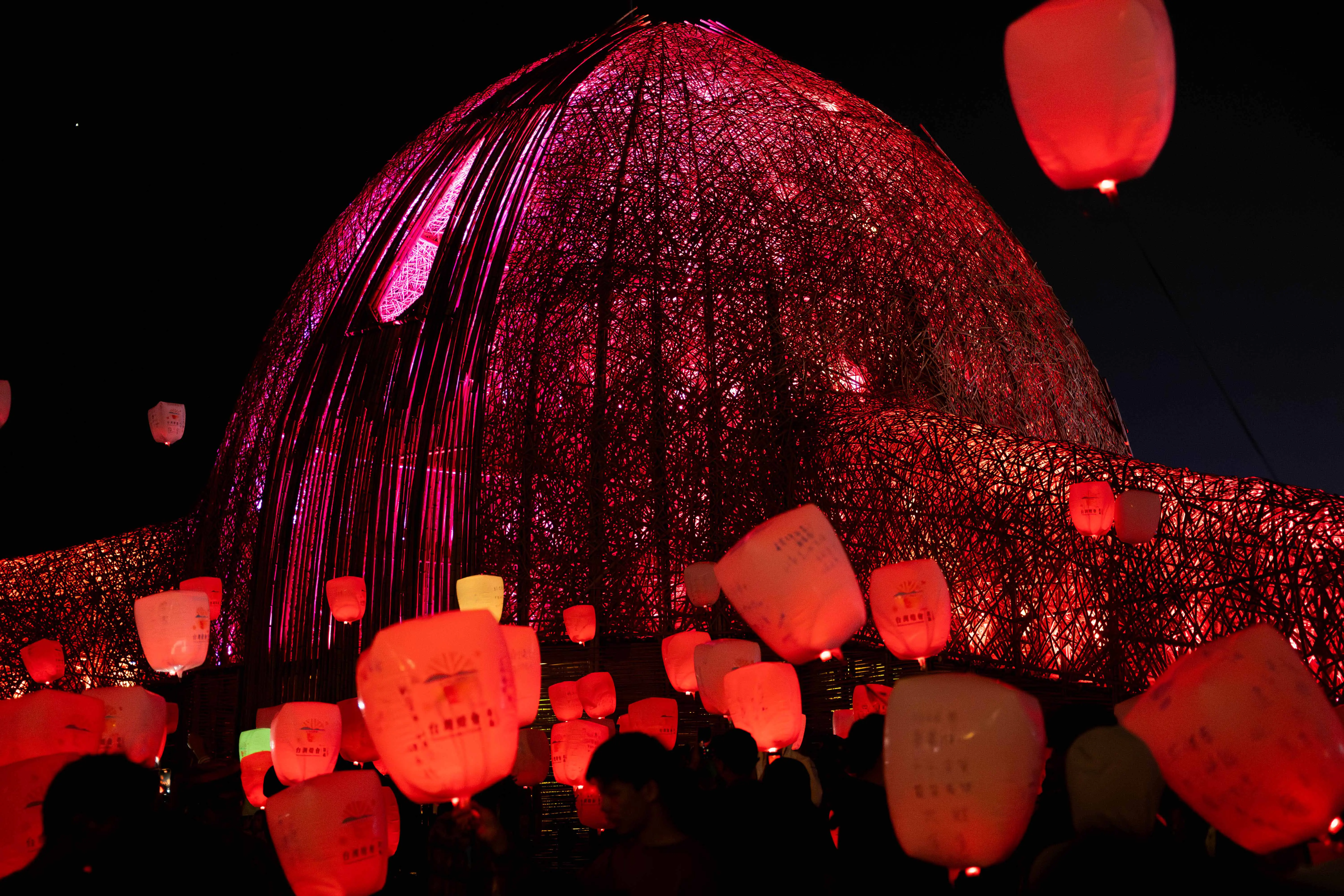 「光之新徑-嘉義夢」×「再。嘉義」燈區正式啟動 率先點亮2026台灣燈會第一道光 「光之新徑-嘉義夢」×「再。嘉義」燈區正式啟動 率先點亮2026台灣燈會第一道光