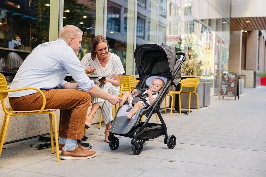 夏天到了!嬰兒推車悶熱怎麼辦?「AI降溫」產品成親子外出新選擇 夏天到了!嬰兒推車悶熱怎麼辦?「AI降溫」產品成親子外出新選擇