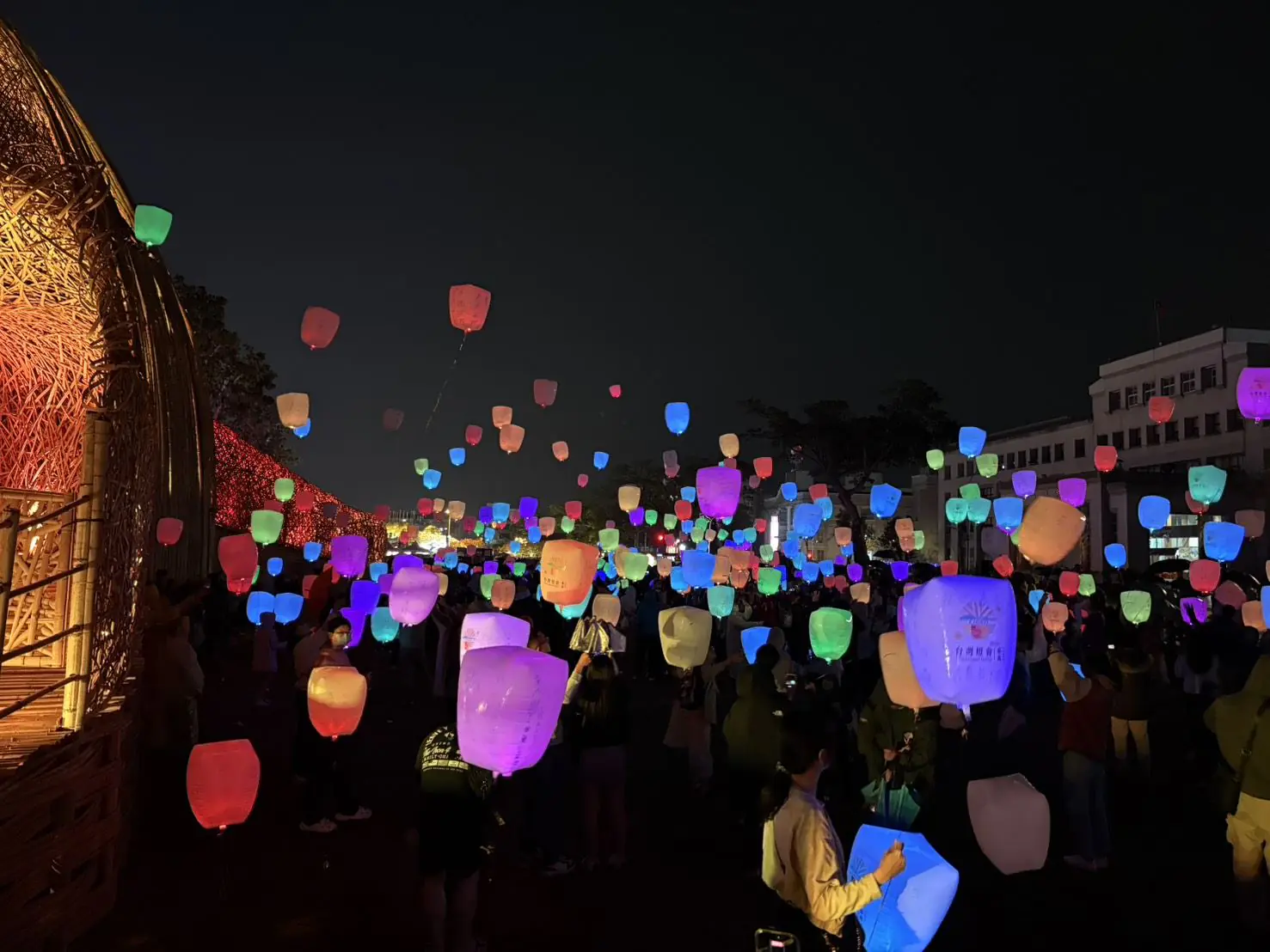 「光之新徑－嘉義夢」×「再。嘉義」燈區正式啟動　率先點亮2026台灣燈會第一道光