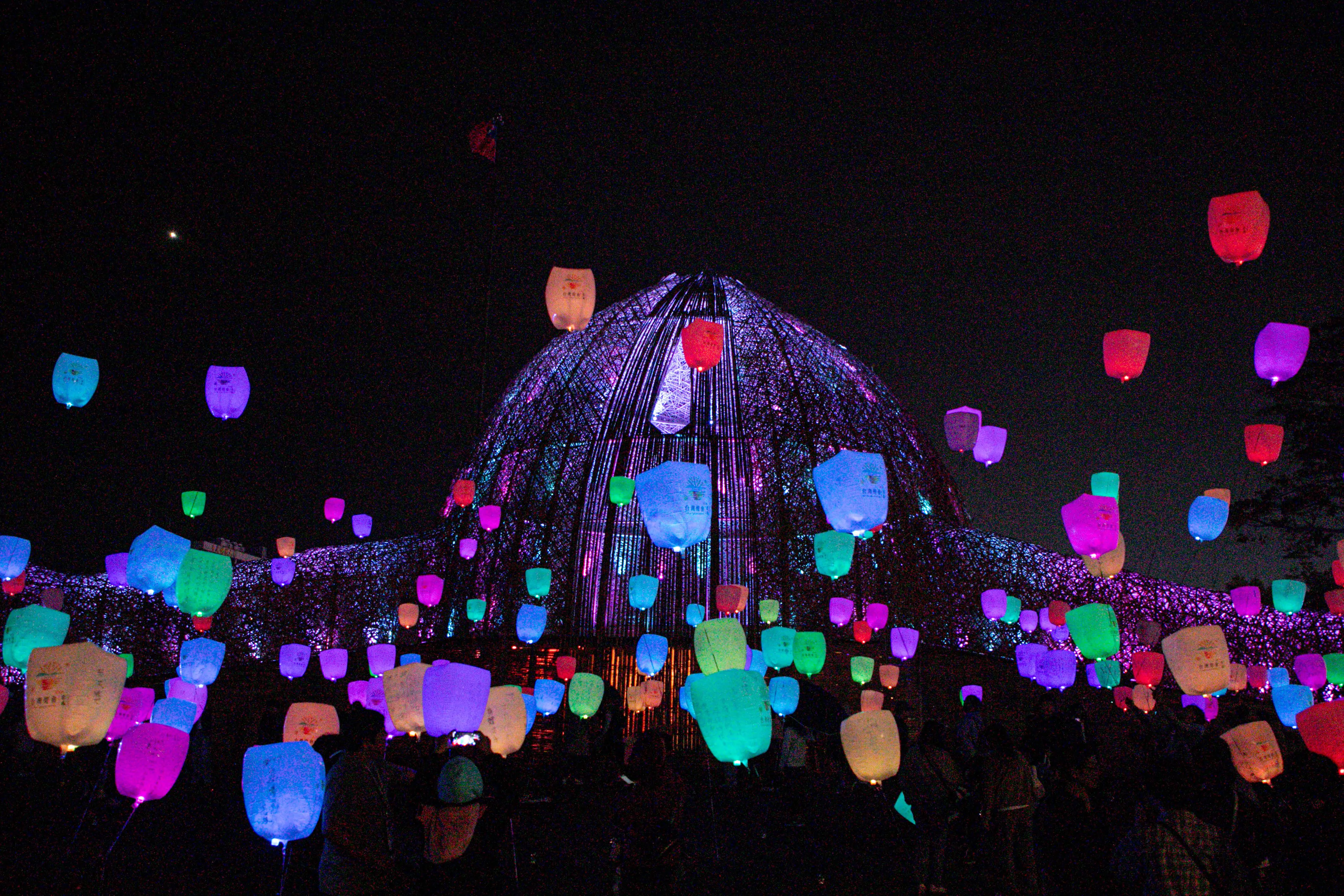 「光之新徑-嘉義夢」×「再。嘉義」燈區正式啟動 率先點亮2026台灣燈會第一道光 「光之新徑-嘉義夢」×「再。嘉義」燈區正式啟動 率先點亮2026台灣燈會第一道光