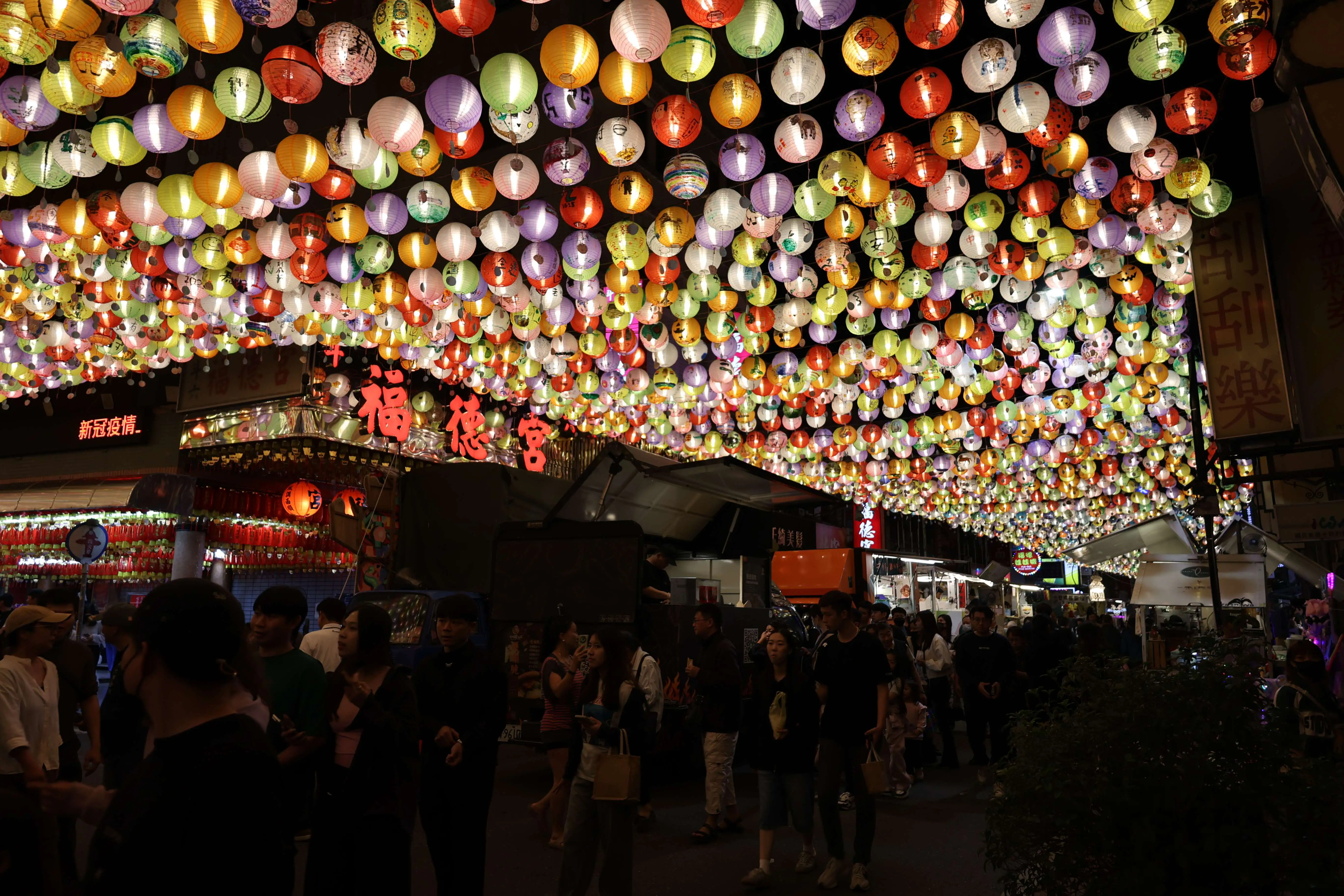 萬盞燈籠點亮太平老街 斗六燈海節熱鬧登場 萬盞燈籠點亮太平老街 斗六燈海節熱鬧登場