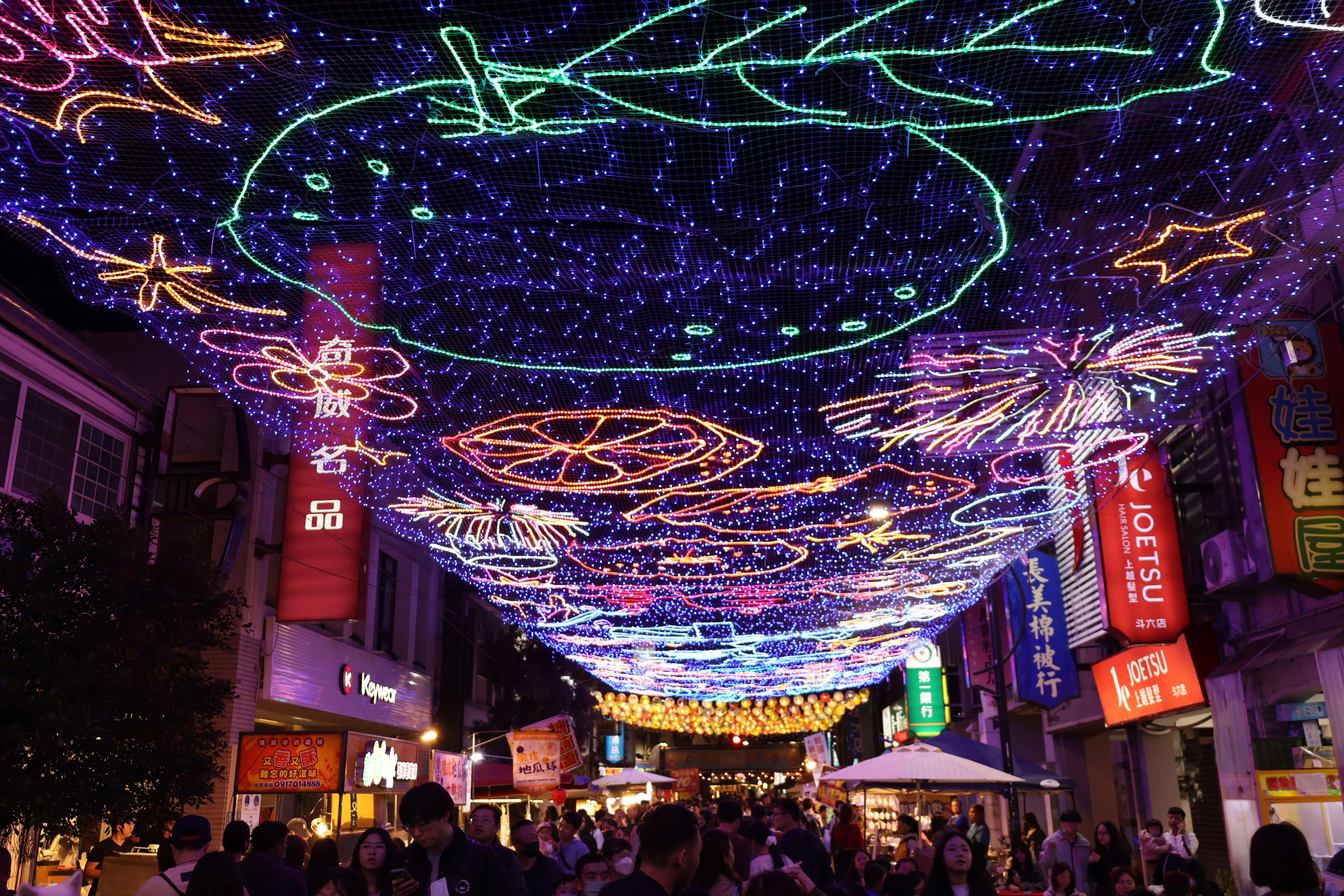 萬盞燈籠點亮太平老街 斗六燈海節熱鬧登場 萬盞燈籠點亮太平老街 斗六燈海節熱鬧登場