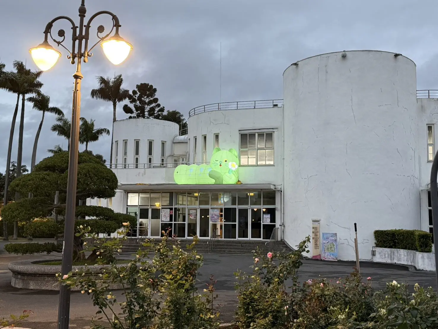 花IN台北再添萌點 2.5公尺「園丁喵喵」現身玫瑰展 花IN台北再添萌點 2.5公尺「園丁喵喵」現身玫瑰展