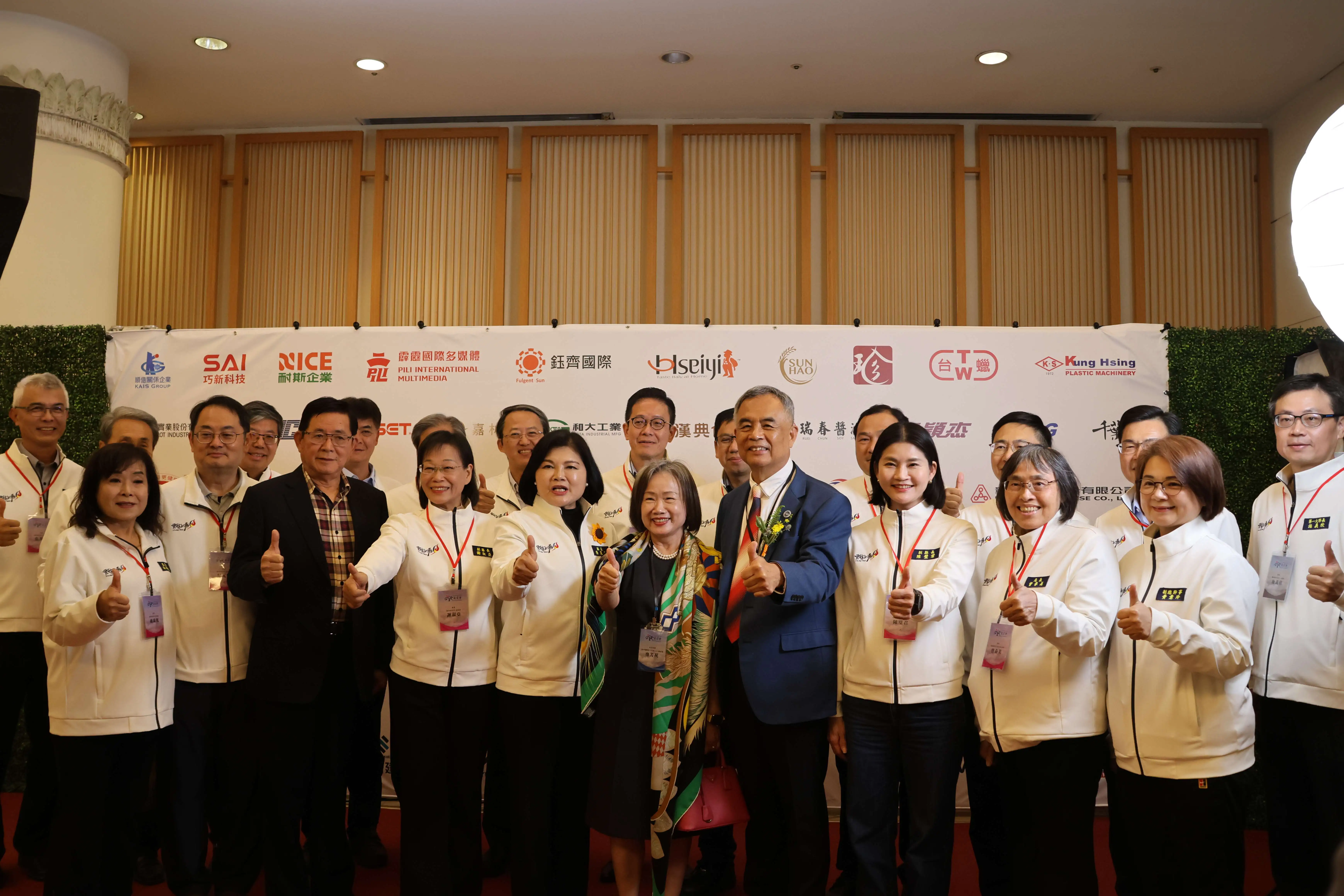 義雲會會長交接 張麗善縣長表達祝賀 並成立縣府因應小組全力協助產業面對關稅衝擊 義雲會會長交接 張麗善縣長表達祝賀 並成立縣府因應小組全力協助產業面對關稅衝擊