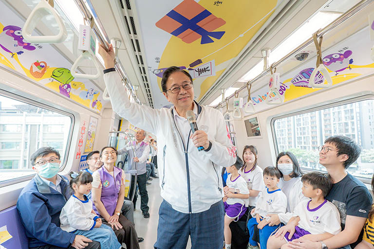 桃捷親子彩繪車廂啟航迎兒童節 張善政開箱Colorful童趣體驗 桃捷親子彩繪車廂啟航迎兒童節 張善政開箱Colorful童趣體驗