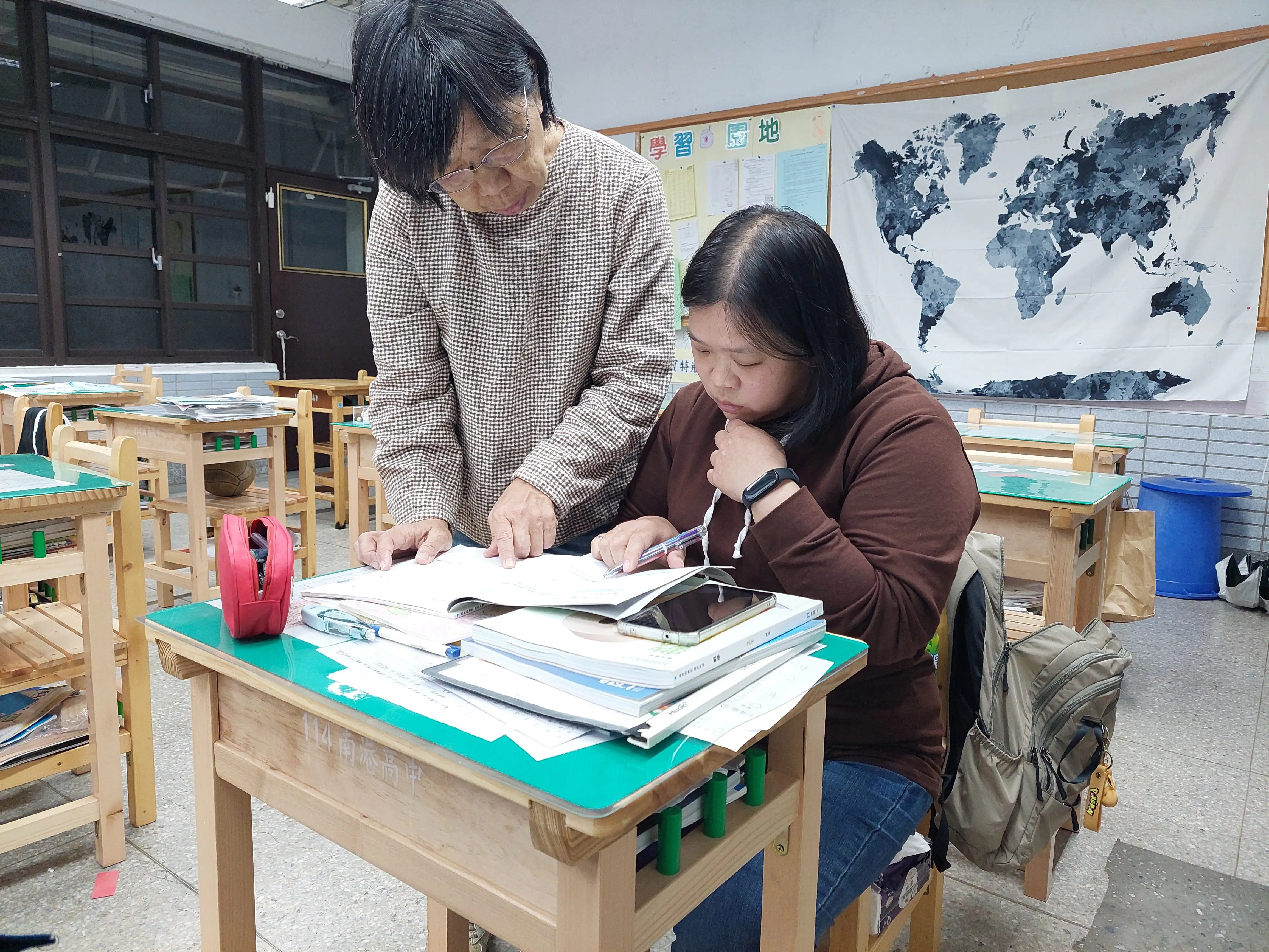 看見南港人的韌性與影響力 南港高中顏辰軒、陳蘭桂雙雙榮獲優秀青年殊榮 看見南港人的韌性與影響力 南港高中顏辰軒、陳蘭桂雙雙榮獲優秀青年殊榮