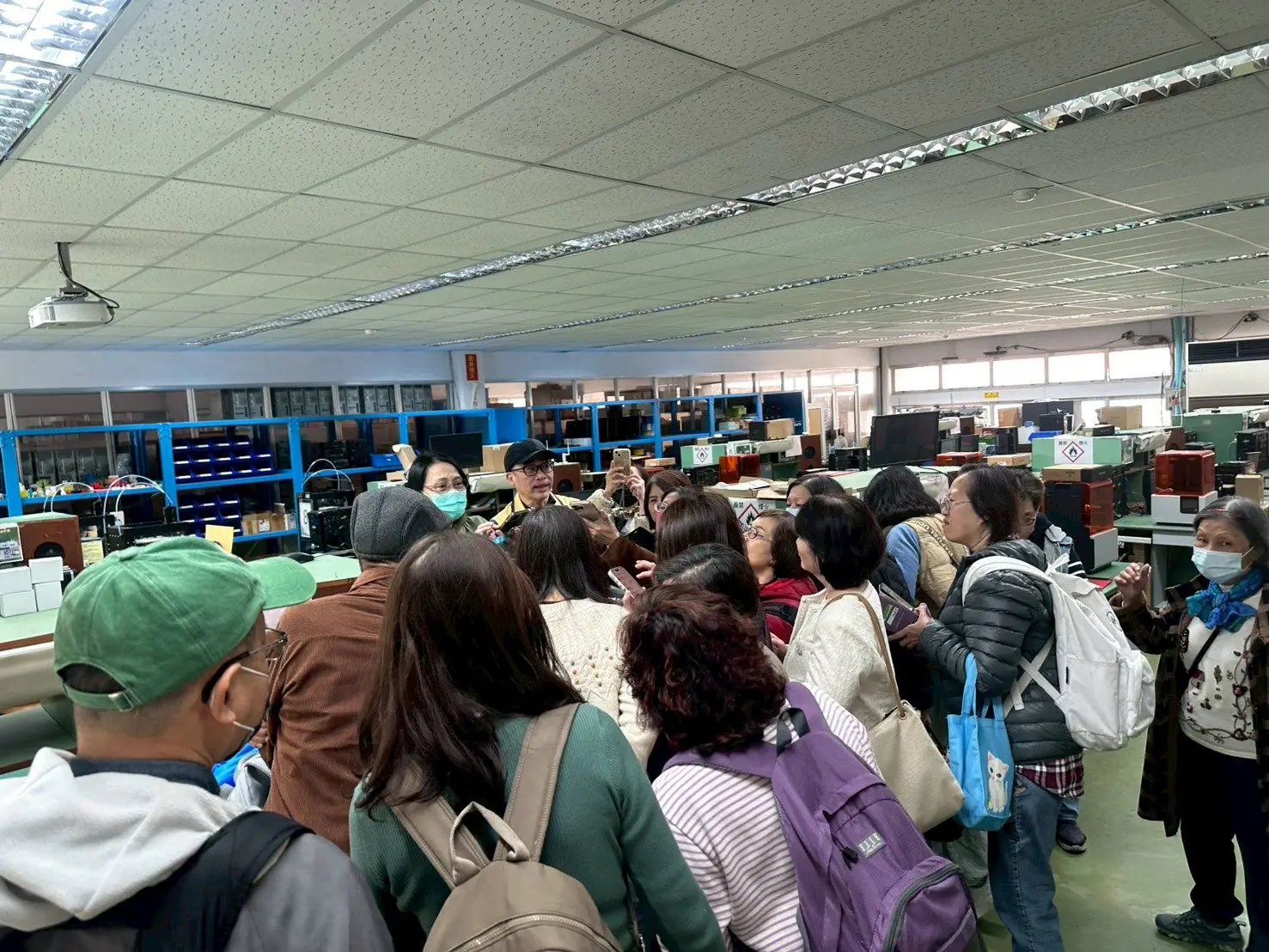 全班「最小」 36年次七旬長者勇闖AI課堂 翻轉高齡學習想像 全班「最小」 36年次七旬長者勇闖AI課堂 翻轉高齡學習想像