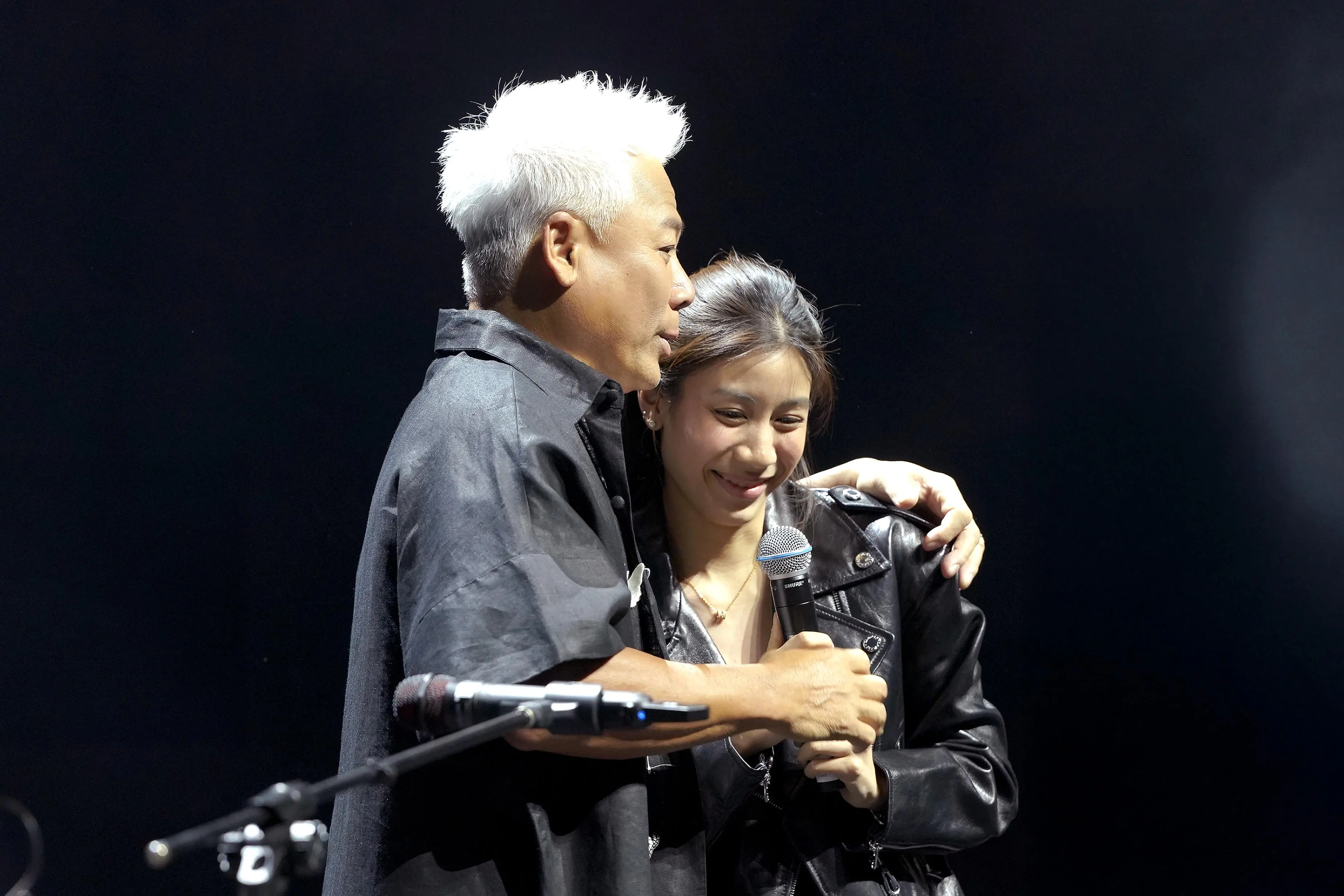 巫啟賢(太傻)前奏一響北流秒變大型KTV「六壯士」助陣「麻吉費洛蒙大爆發」 巫啟賢(太傻)前奏一響北流秒變大型KTV「六壯士」助陣「麻吉費洛蒙大爆發」