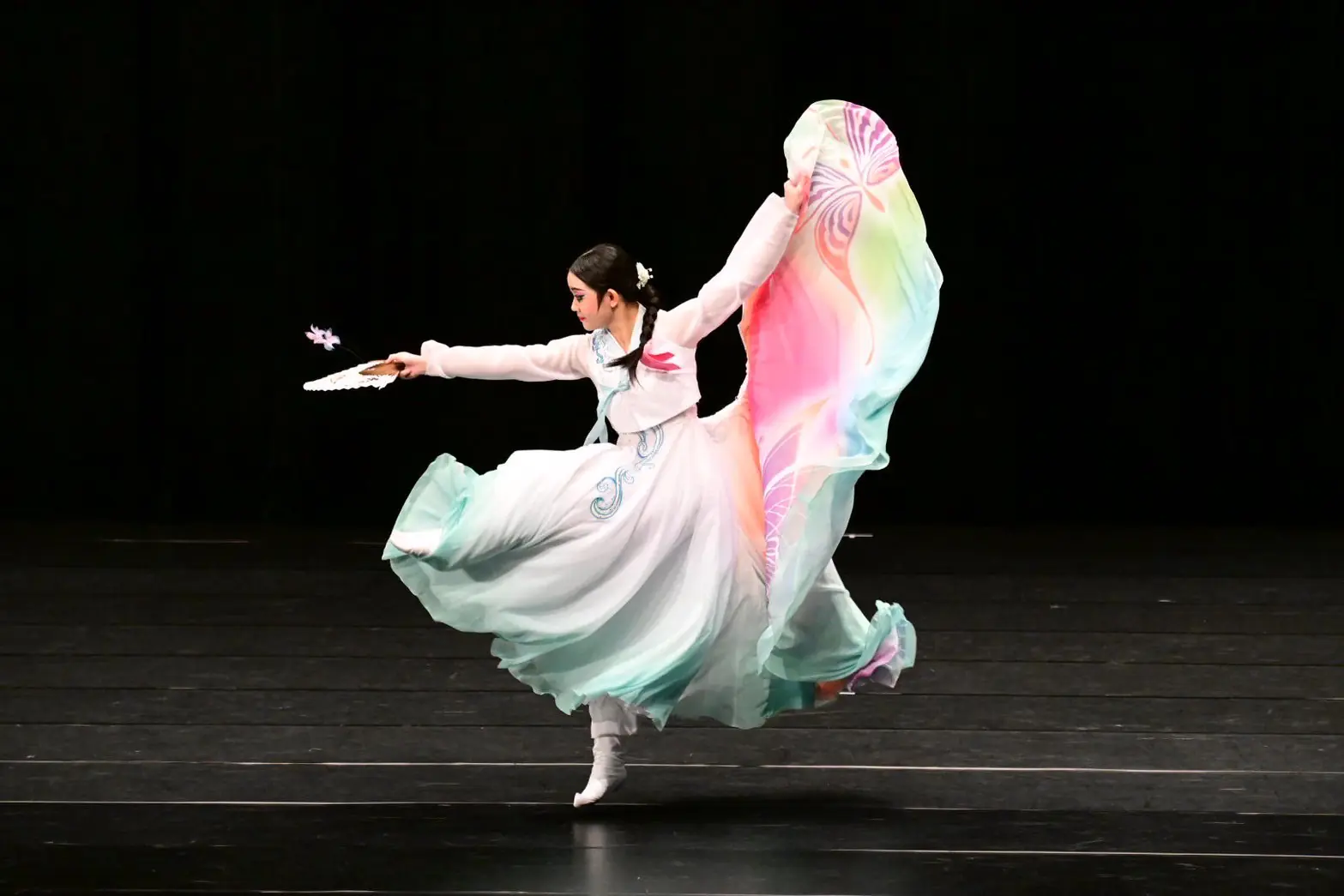 埔里國中學生曼妮·石卡達華度勇奪全國舞蹈賽特優第二　「飛花蝶語」朝鮮舞驚艷全場