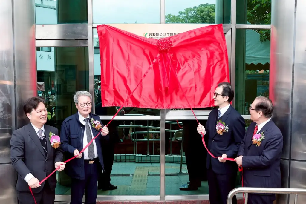 打造「花東土木人才培育基地」 臺鐵鄭光遠董事長親臨揭牌 做東部建設最強後盾 打造「花東土木人才培育基地」 臺鐵鄭光遠董事長親臨揭牌 做東部建設最強後盾