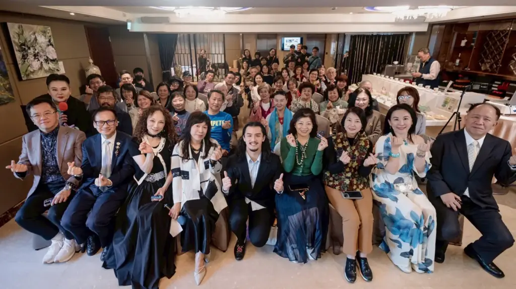 一樹新香映藍月 藍月瓷器彩繪藝術創作展開幕茶會 一樹新香映藍月 藍月瓷器彩繪藝術創作展開幕茶會