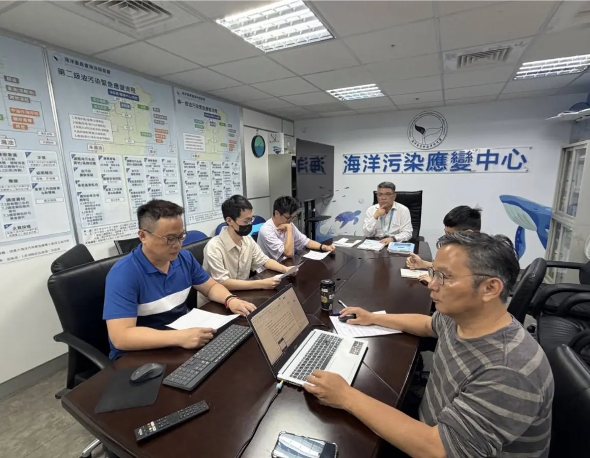 海軍S-70C副油箱誤觸落海 海保署緊急啟動科技監控與應變作業 海軍S-70C副油箱誤觸落海 海保署緊急啟動科技監控與應變作業