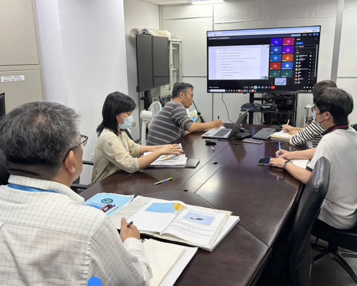 海軍S-70C副油箱誤觸落海 海保署緊急啟動科技監控與應變作業 海軍S-70C副油箱誤觸落海 海保署緊急啟動科技監控與應變作業