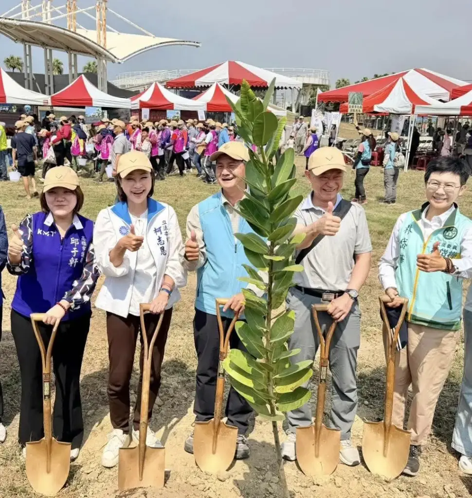 柯志恩林園植樹拋綠色願景 為高雄爭取更多綠蔭 柯志恩林園植樹拋綠色願景 為高雄爭取更多綠蔭