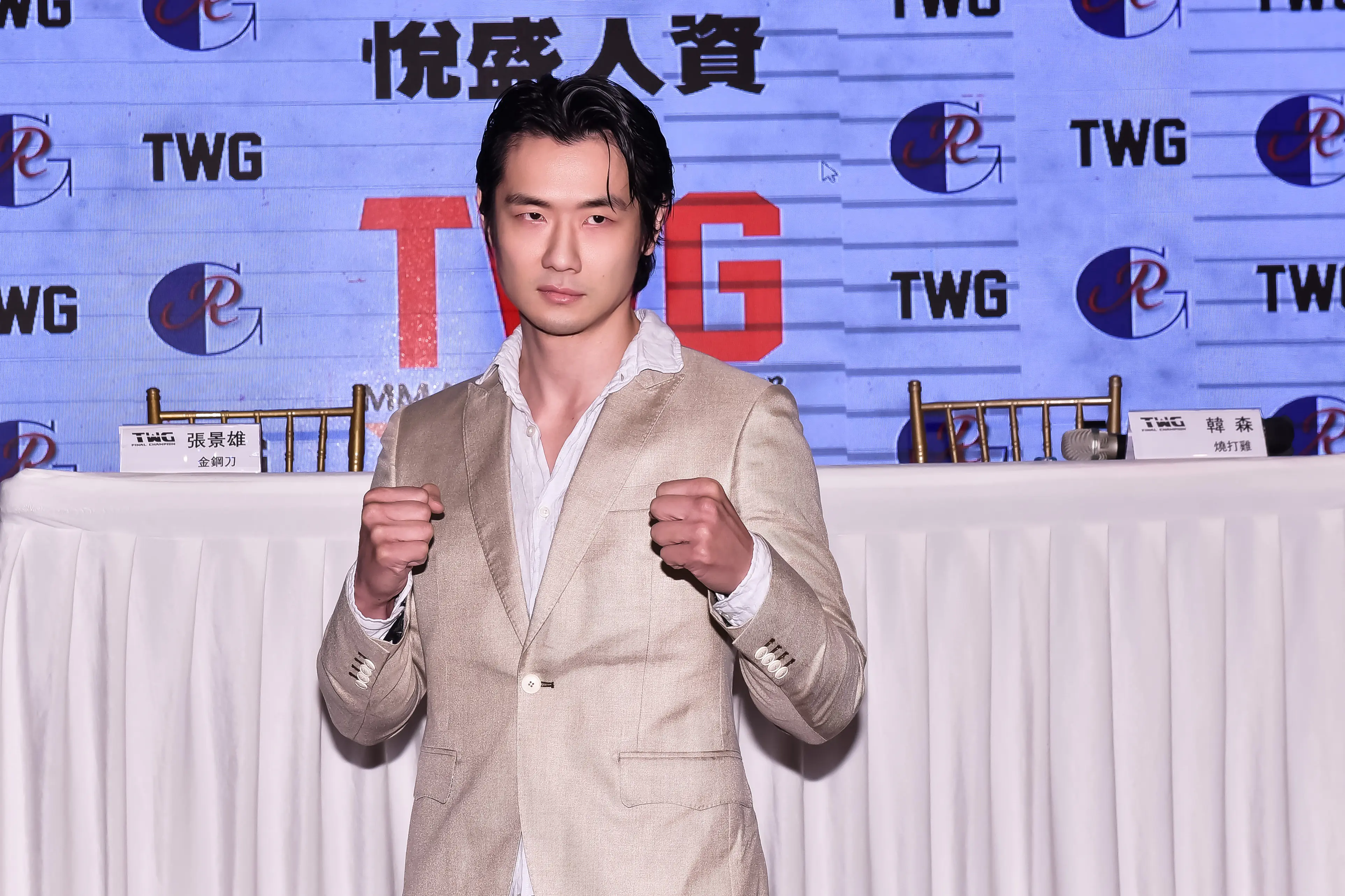 台灣燒打雞韓森挑戰格鬥天王金鋼刀張景雄簽約對決 台灣燒打雞韓森挑戰格鬥天王金鋼刀張景雄簽約對決