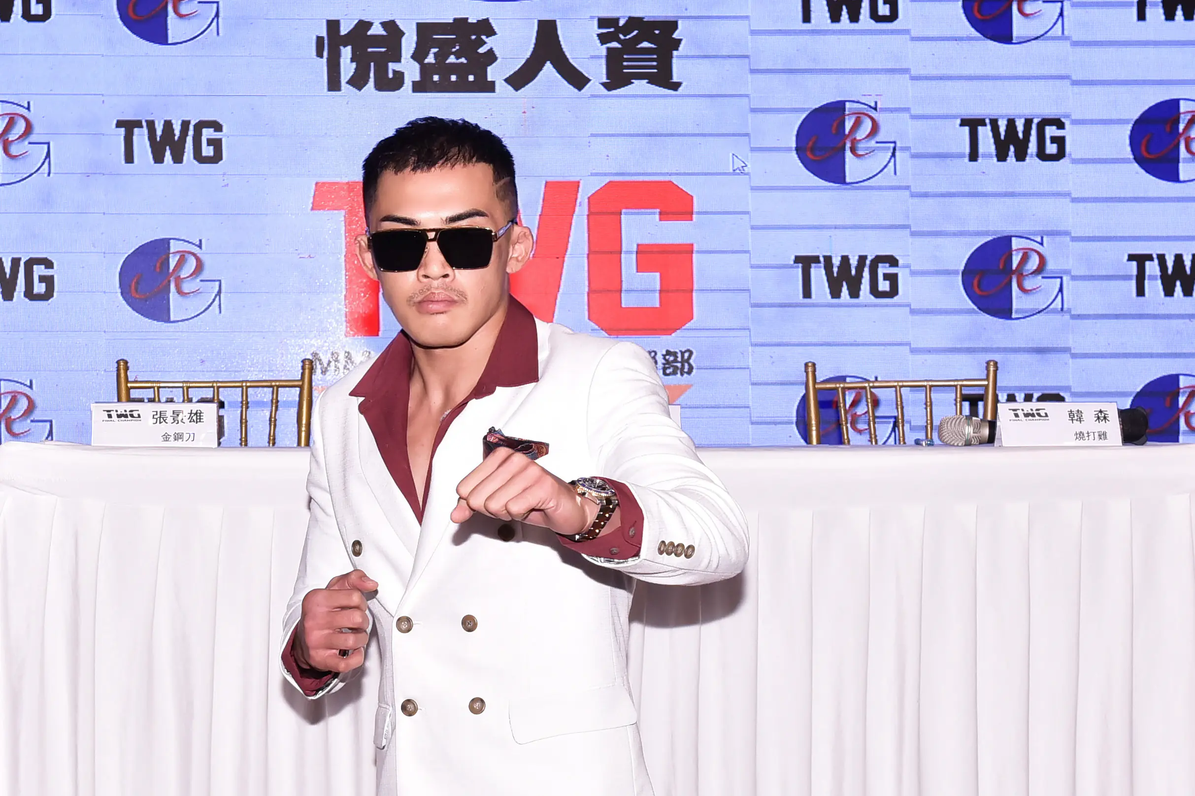 台灣燒打雞韓森挑戰格鬥天王金鋼刀張景雄簽約對決 台灣燒打雞韓森挑戰格鬥天王金鋼刀張景雄簽約對決