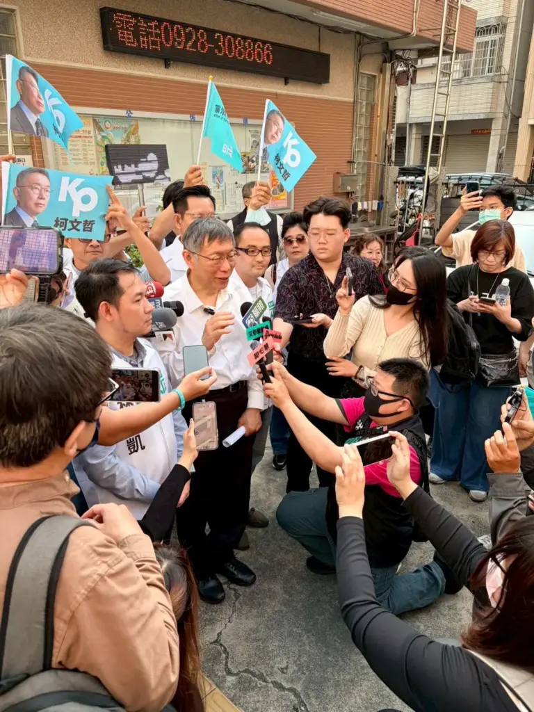 柯文哲南下高雄 以座談佈局年底選戰!交通、平權、高齡社會「人民才是政治的主體」 柯文哲南下高雄 以座談佈局年底選戰!交通、平權、高齡社會「人民才是政治的主體」