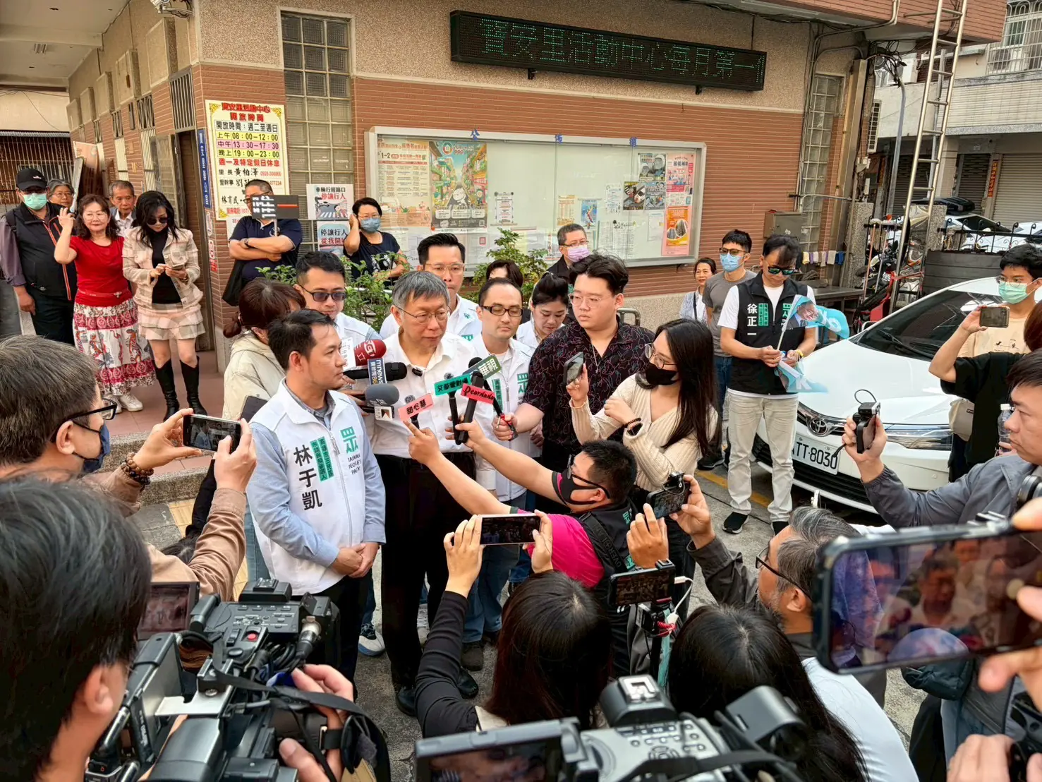 柯文哲南下高雄 以座談佈局年底選戰!交通、平權、高齡社會「人民才是政治的主體」 柯文哲南下高雄 以座談佈局年底選戰!交通、平權、高齡社會「人民才是政治的主體」