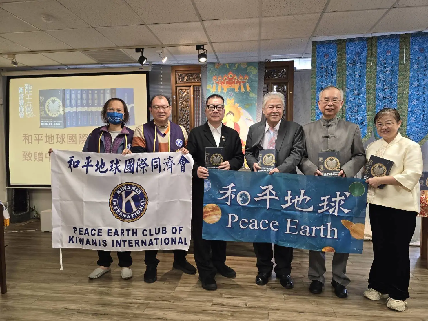 九年鉅作《龍王藏》震撼發佈 全球首部龍王經典總集問世 啟動108套守護地球計畫 九年鉅作《龍王藏》震撼發佈 全球首部龍王經典總集問世 啟動108套守護地球計畫