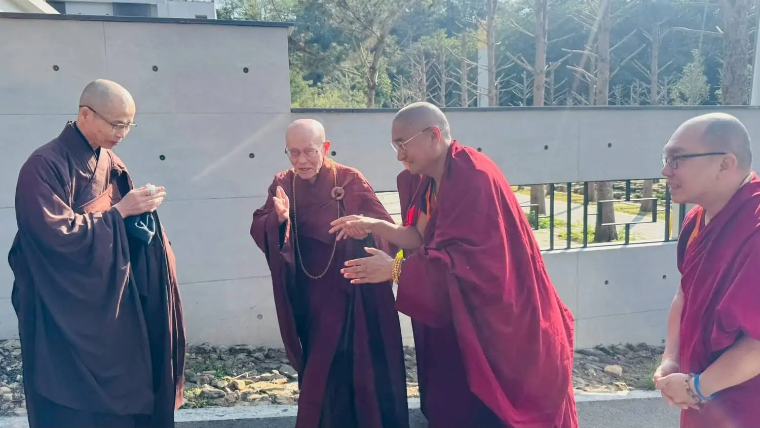 覺囊-嘉察法王拜會「果清律師」 以戒為師,共議僧團清淨之道 覺囊-嘉察法王拜會「果清律師」 以戒為師,共議僧團清淨之道