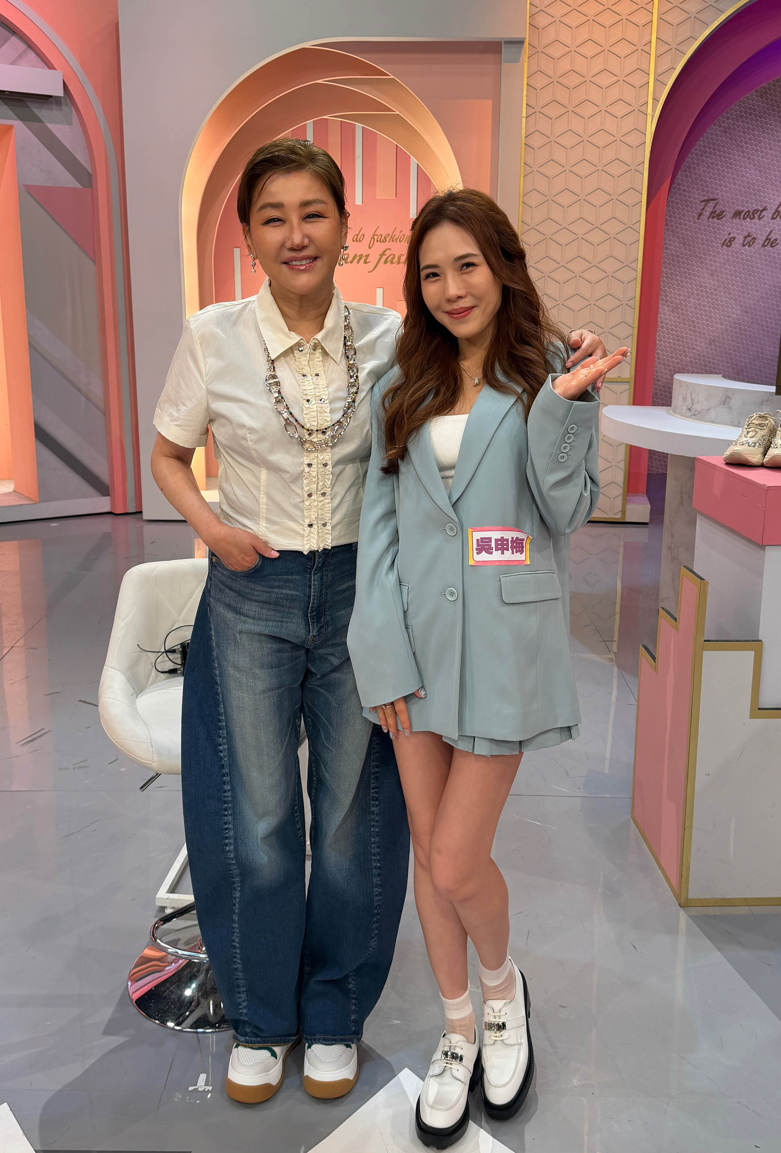 吳申梅為宣傳新歌火力全開 參拜藍教主緊張又興奮 吳申梅為宣傳新歌火力全開 參拜藍教主緊張又興奮