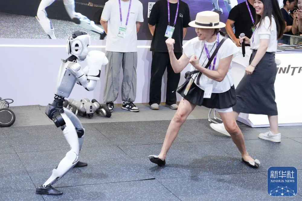 太空衛星鋪滿天空、機器人遍布地球 人類即將進入新文明? 太空衛星鋪滿天空、機器人遍布地球 人類即將進入新文明?