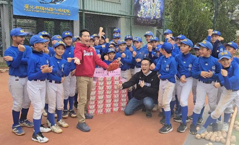 傳承最珍貴的力量 何志偉探望福林國小少棒隊 盼棒球扎根孕育台灣未來之光 傳承最珍貴的力量 何志偉探望福林國小少棒隊 盼棒球扎根孕育台灣未來之光