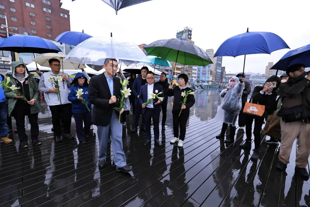 海洋廣場拋百合追思 基隆紀念二二八79週年 海洋廣場拋百合追思 基隆紀念二二八79週年