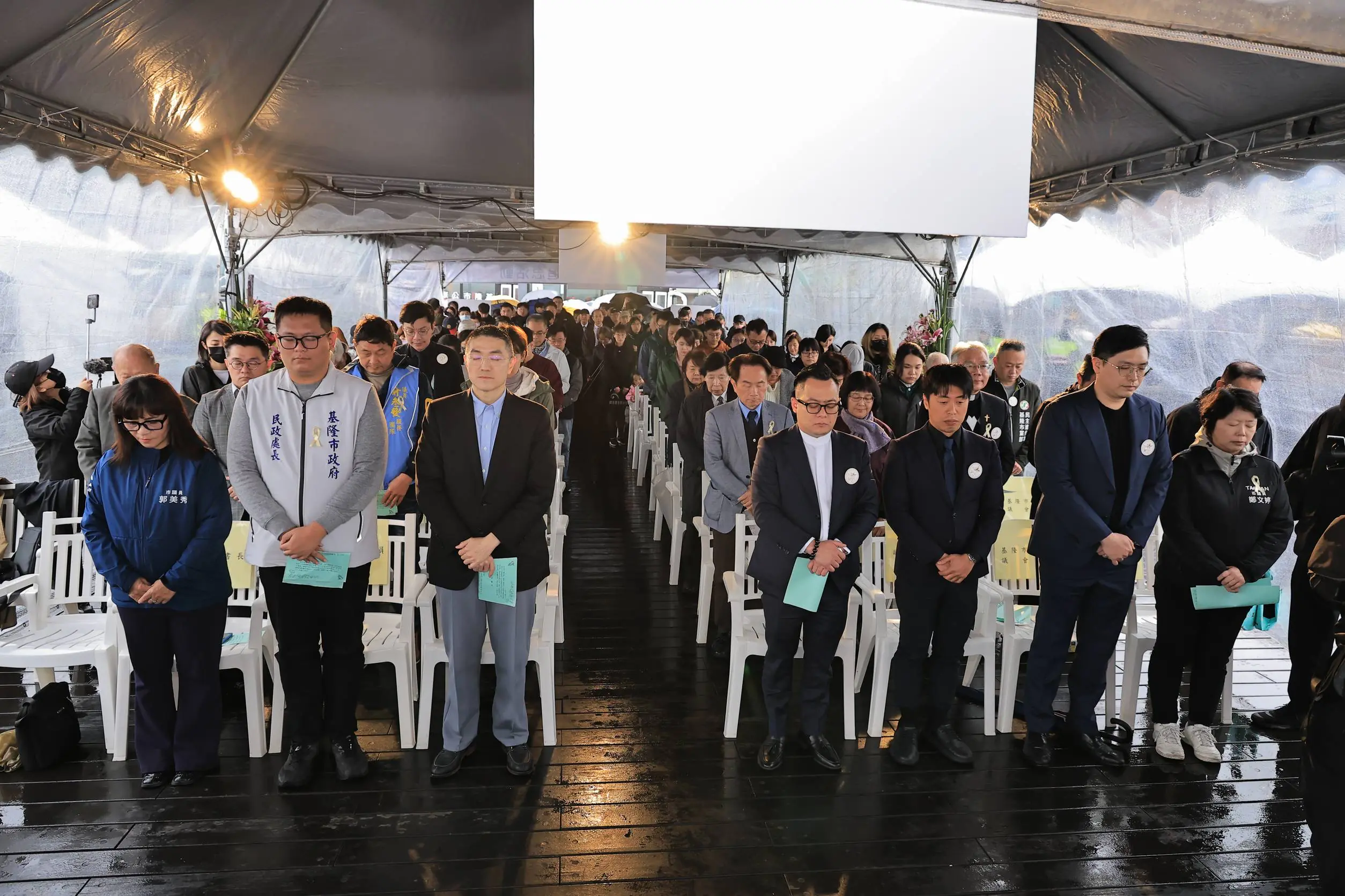 海洋廣場拋百合追思 基隆紀念二二八79週年 海洋廣場拋百合追思 基隆紀念二二八79週年