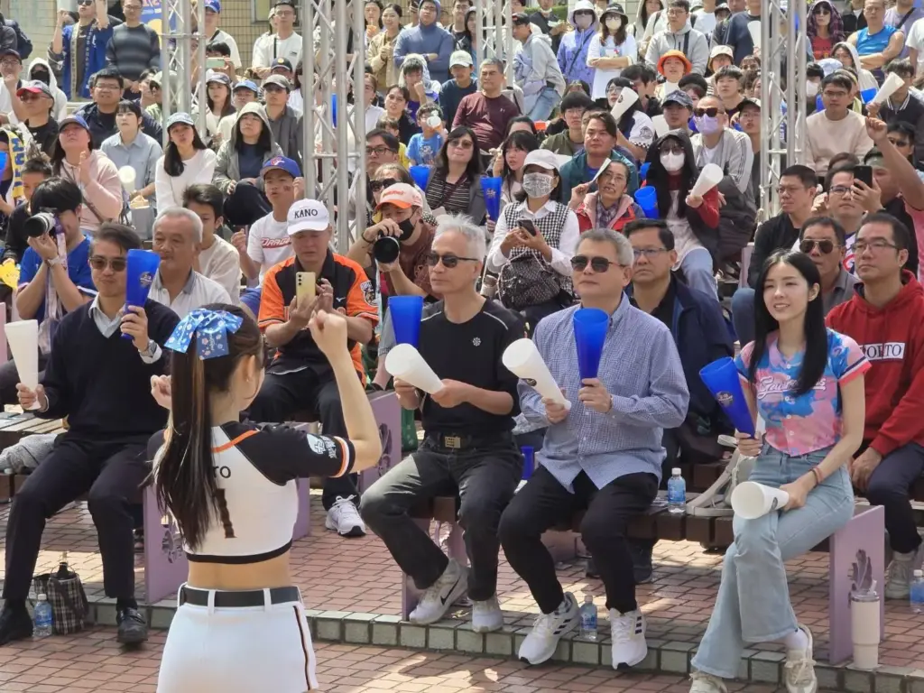 WBC第四戰中華隊逆轉勝韓國 嘉義市大螢幕同步轉播歡聲雷動 WBC第四戰中華隊逆轉勝韓國 嘉義市大螢幕同步轉播歡聲雷動