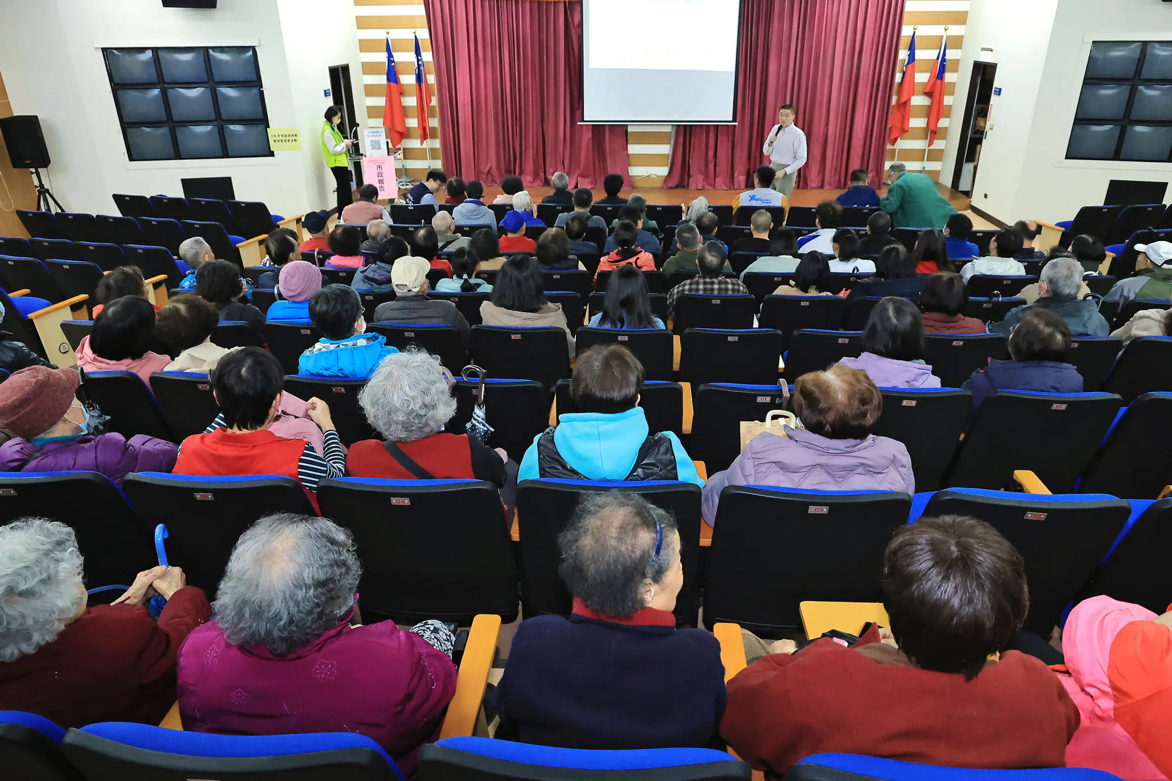 謝國樑親赴仁愛區市政說明會 暢談交通、建設與社福 謝國樑親赴仁愛區市政說明會 暢談交通、建設與社福