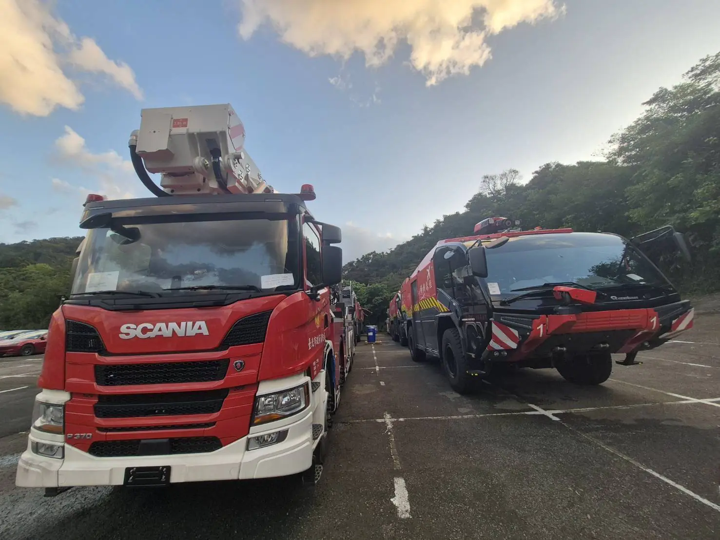 消防泡沫外洩釀污染 基隆碇內大排出現大片白色泡沫 業者遭停工 消防泡沫外洩釀污染 基隆碇內大排出現大片白色泡沫 業者遭停工