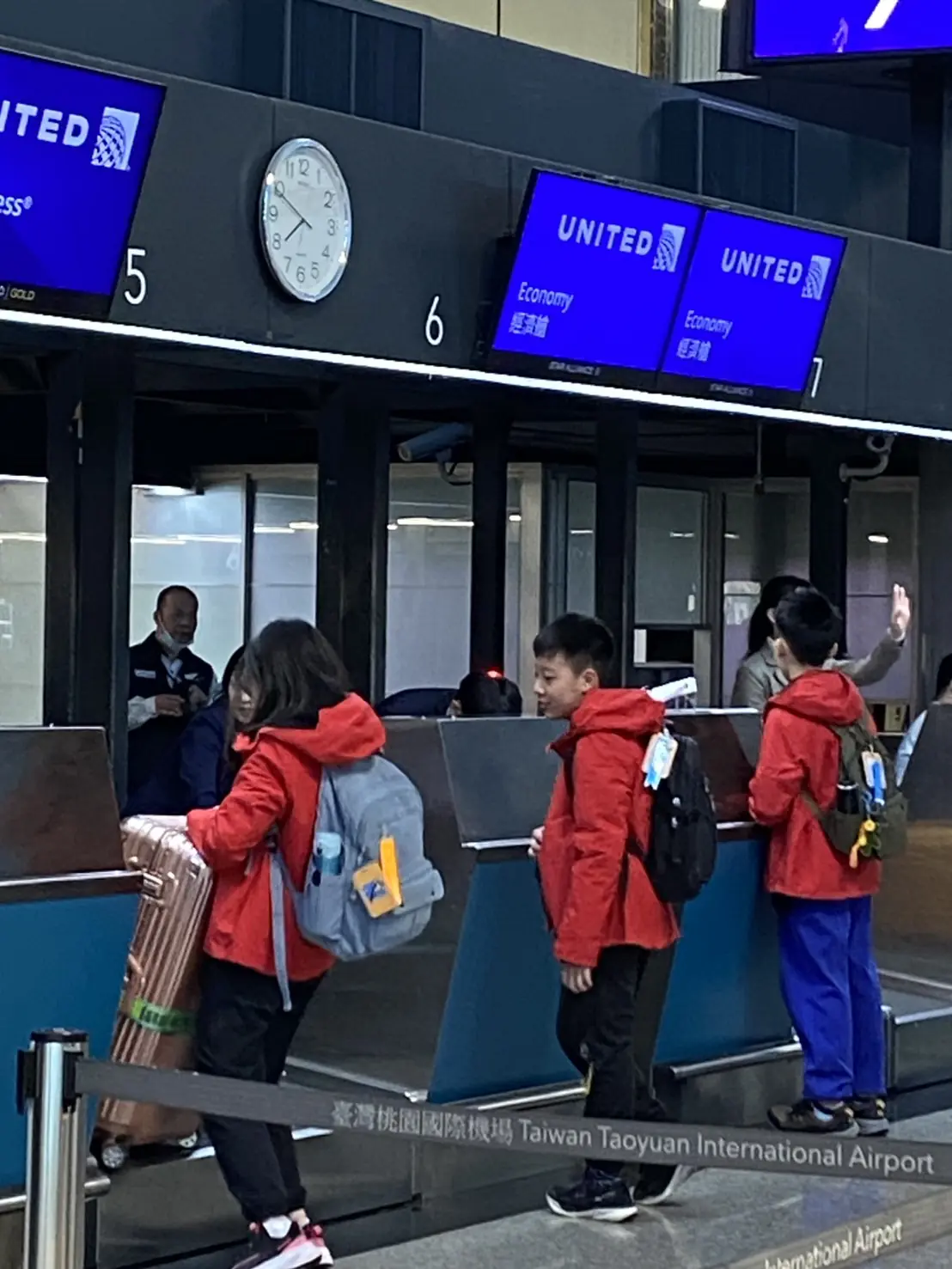 基隆中華國小18名雙語小尖兵赴美交流 行李箱裝滿「台灣味」進行文化外交 基隆中華國小18名雙語小尖兵赴美交流 行李箱裝滿「台灣味」進行文化外交