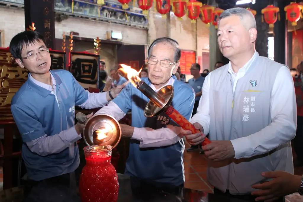 嘉義市運動會聖火引燃典禮 城隍廟祈福揭開序幕 嘉義市運動會聖火引燃典禮 城隍廟祈福揭開序幕