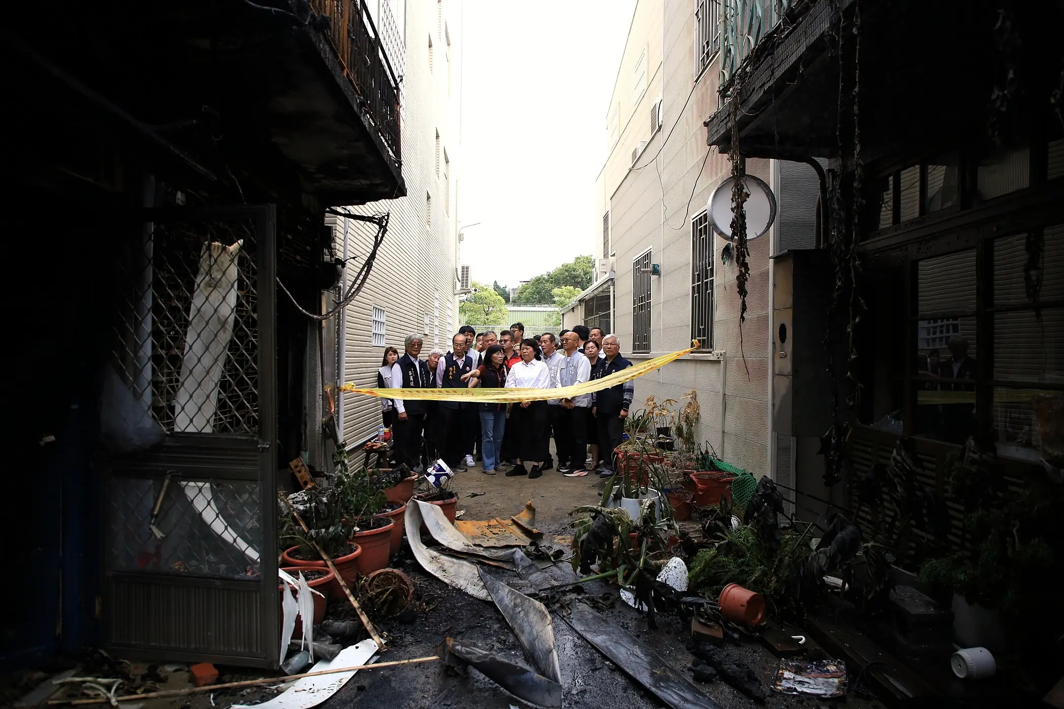 嘉義市清晨惡火毀13屋 黃敏惠率隊慰問啟動援助機制 嘉義市清晨惡火毀13屋 黃敏惠率隊慰問啟動援助機制