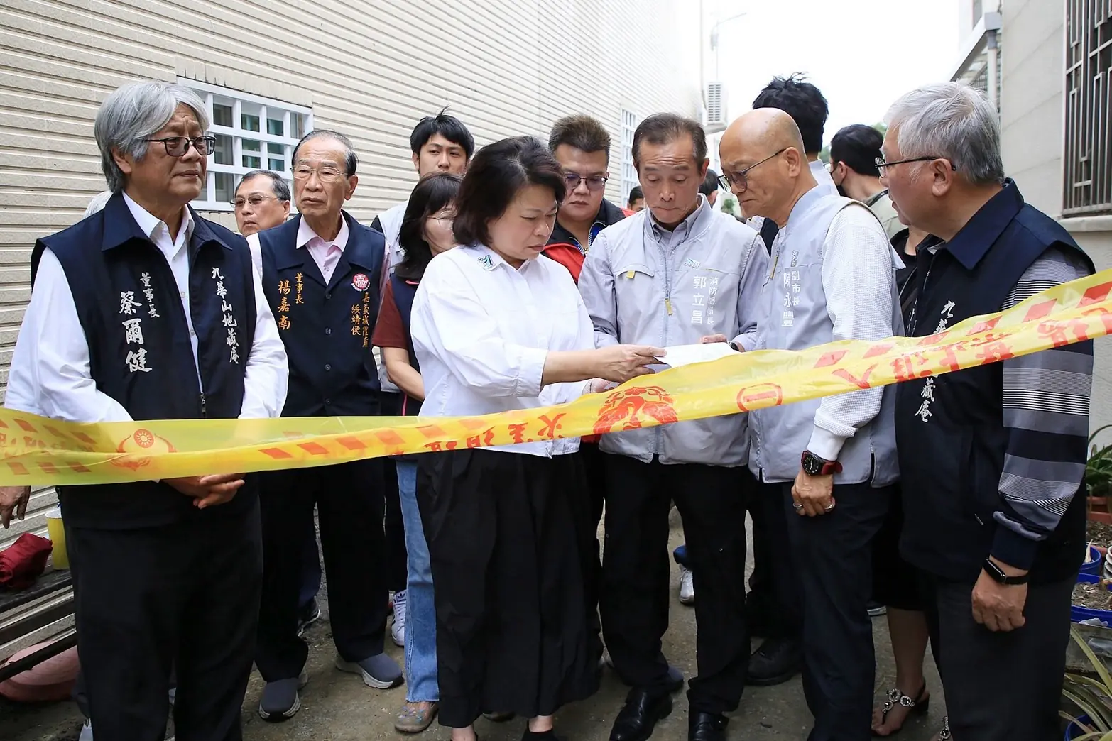 嘉義市清晨惡火毀13屋 黃敏惠率隊慰問啟動援助機制 嘉義市清晨惡火毀13屋 黃敏惠率隊慰問啟動援助機制