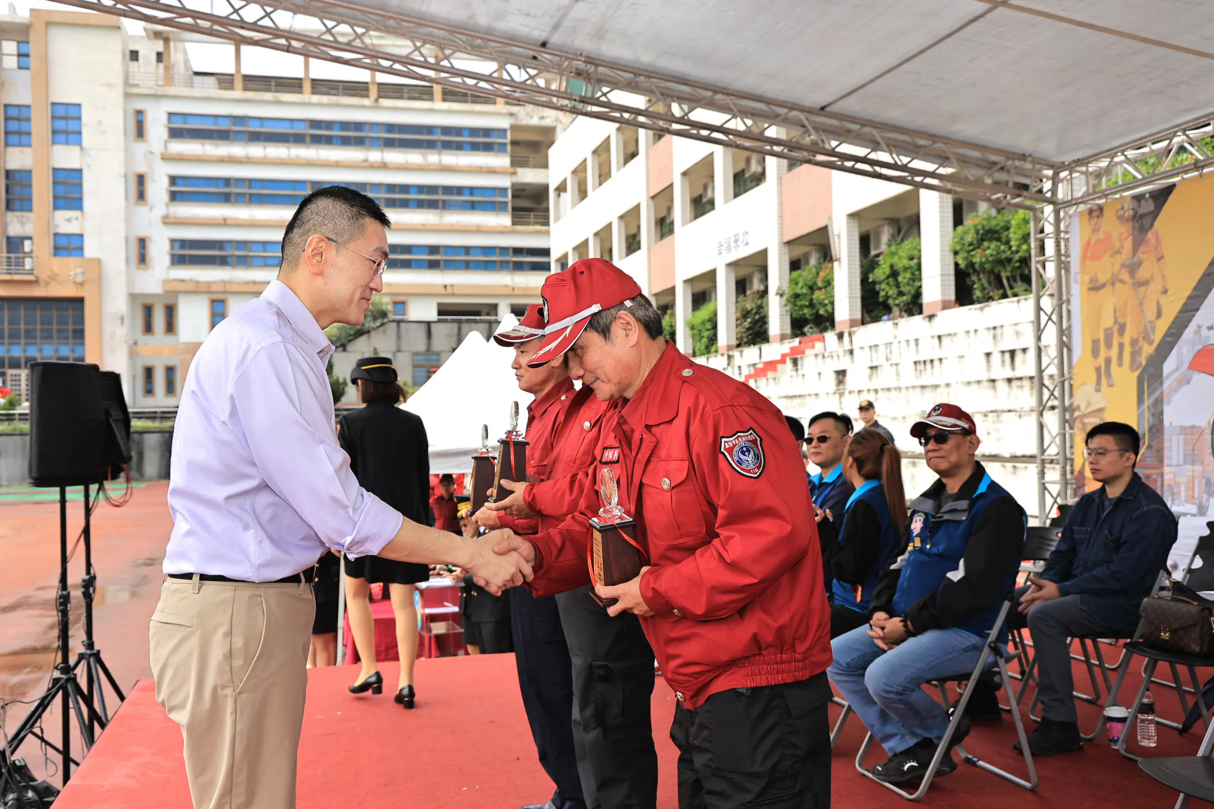 基隆義消校閱登場 謝國樑:強化裝備與訓練 守護城市安全 基隆義消校閱登場 謝國樑:強化裝備與訓練 守護城市安全