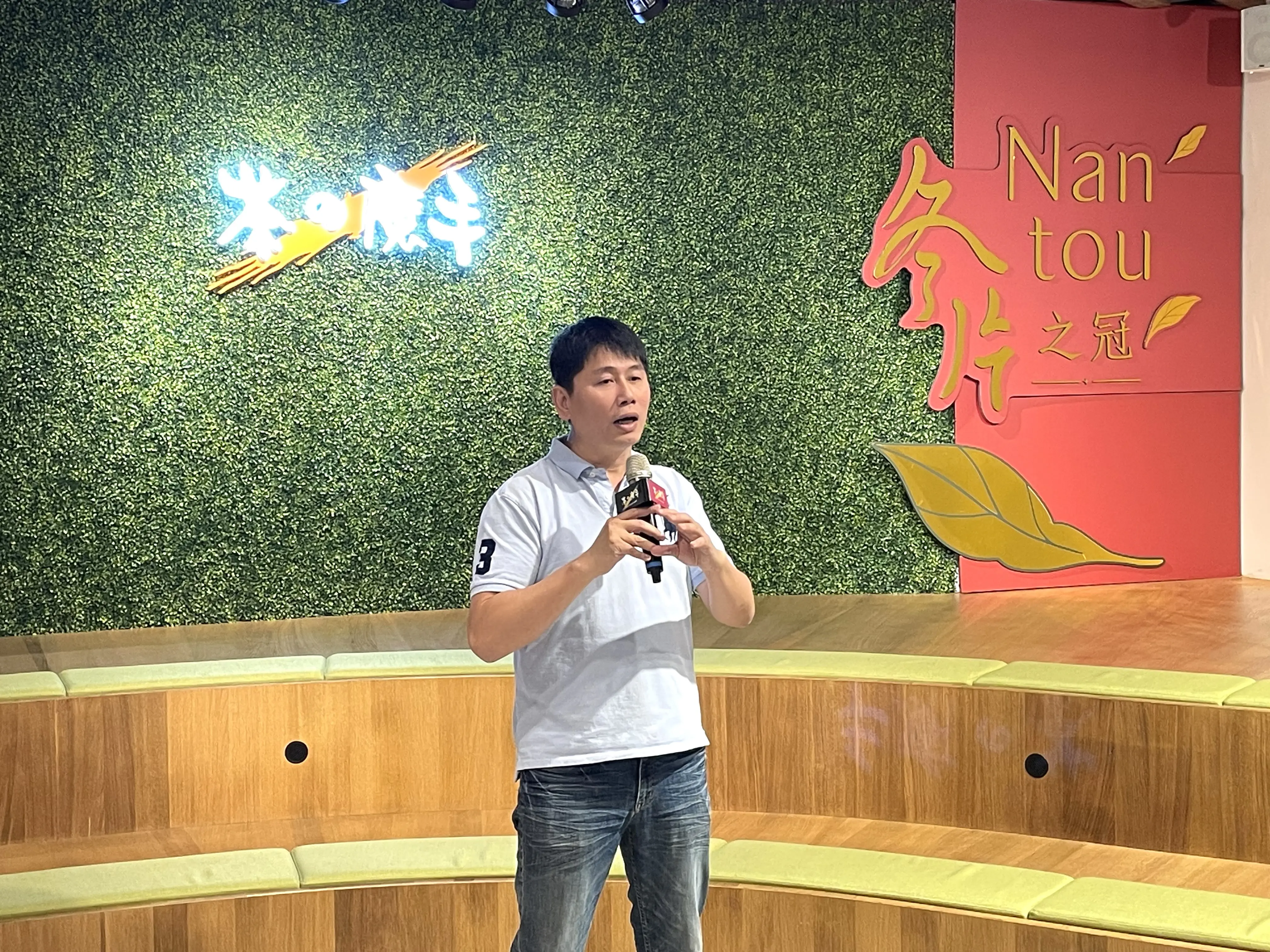 名間之光 · 冬片之冠 茶之魔手【114年冠軍冬片選手茶禮盒】 封藏上市 1500盒珍稀開賣!! 名間之光 · 冬片之冠 茶之魔手【114年冠軍冬片選手茶禮盒】 封藏上市 1500盒珍稀開賣!!