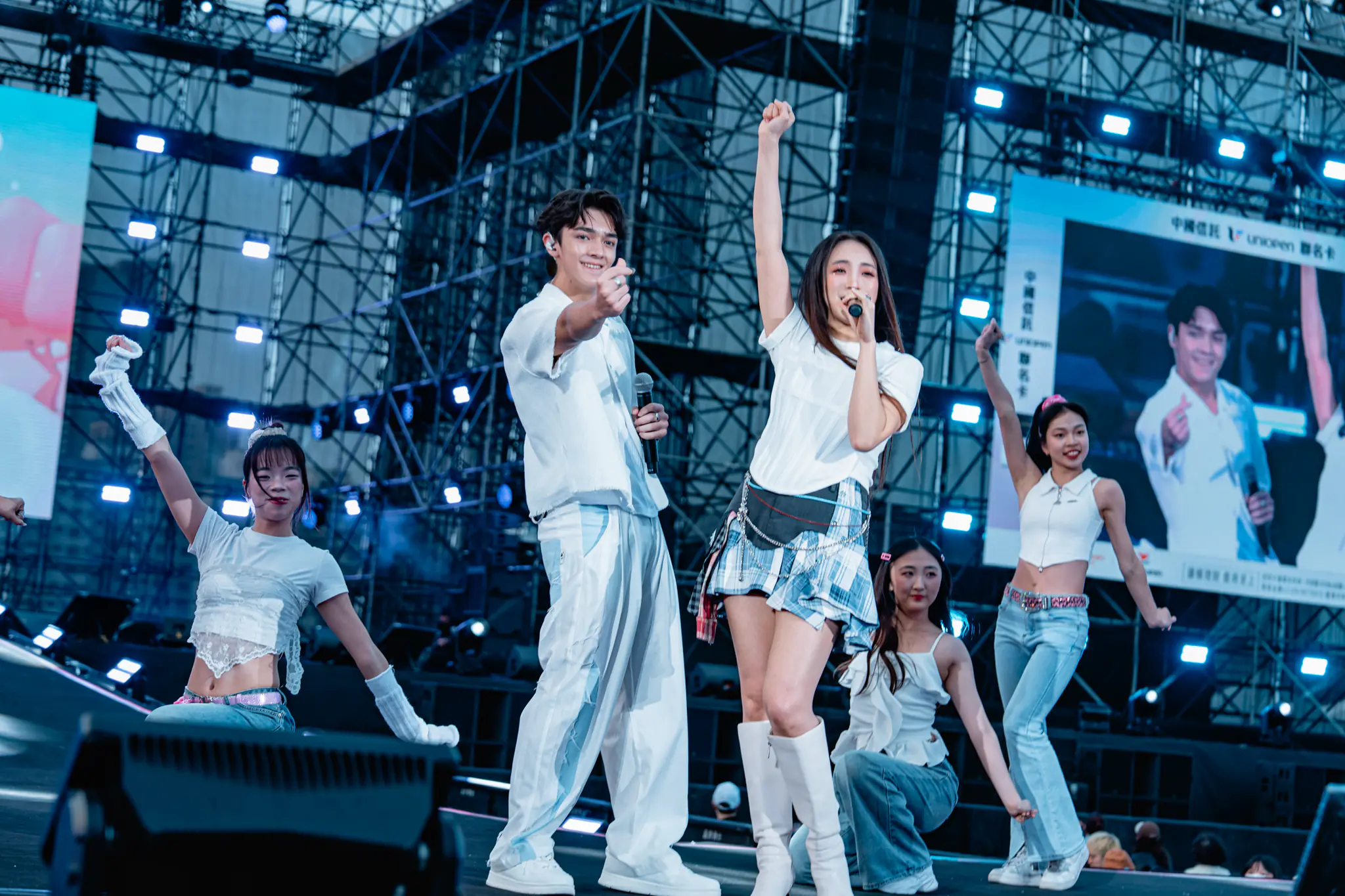 高雄櫻花季音樂節次日刷新人潮紀錄 丁噹 HIGHLIGHT 李泳知輪番上陣嗨翻高雄夜 高雄櫻花季音樂節次日刷新人潮紀錄 丁噹 HIGHLIGHT 李泳知輪番上陣嗨翻高雄夜