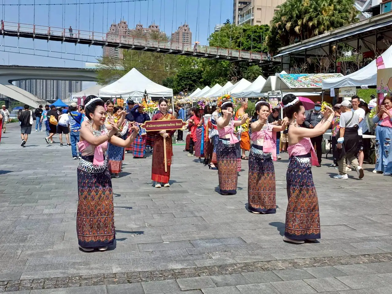 新北泰國潑水節 健康路跑碧潭登場 7千民眾齊聚同樂 新北泰國潑水節 健康路跑碧潭登場 7千民眾齊聚同樂