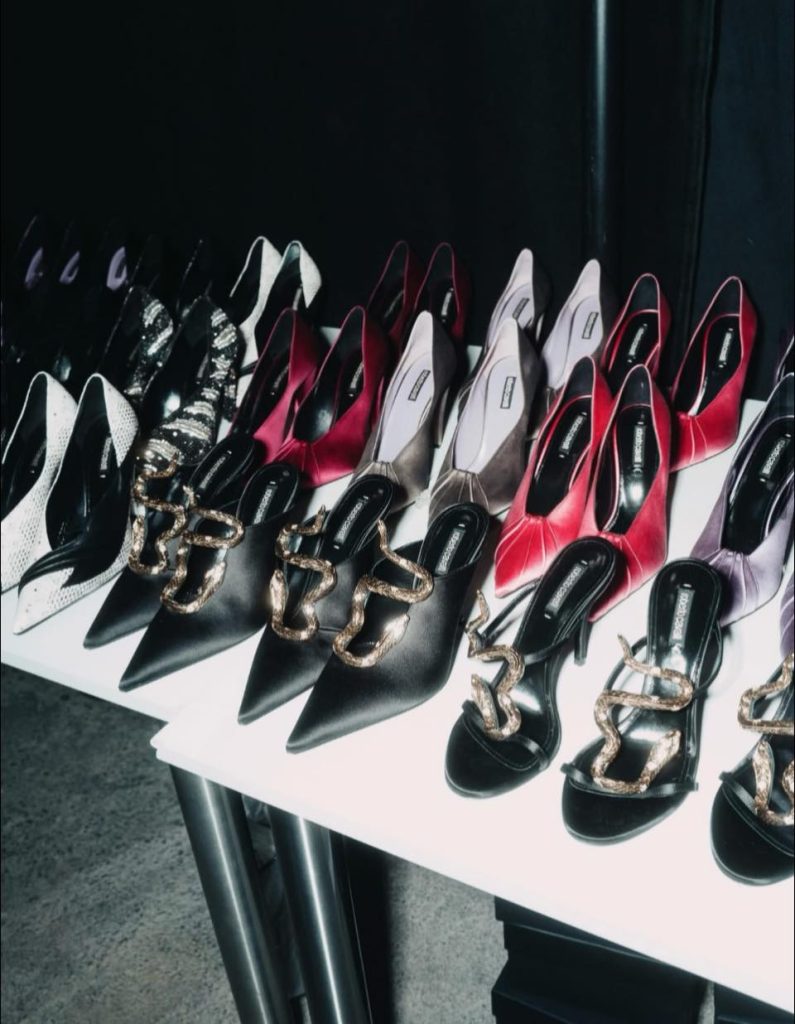 《野性夜襲》 解構 Roberto Cavalli 黑暗與華美相遇 《野性夜襲》 解構 Roberto Cavalli 黑暗與華美相遇