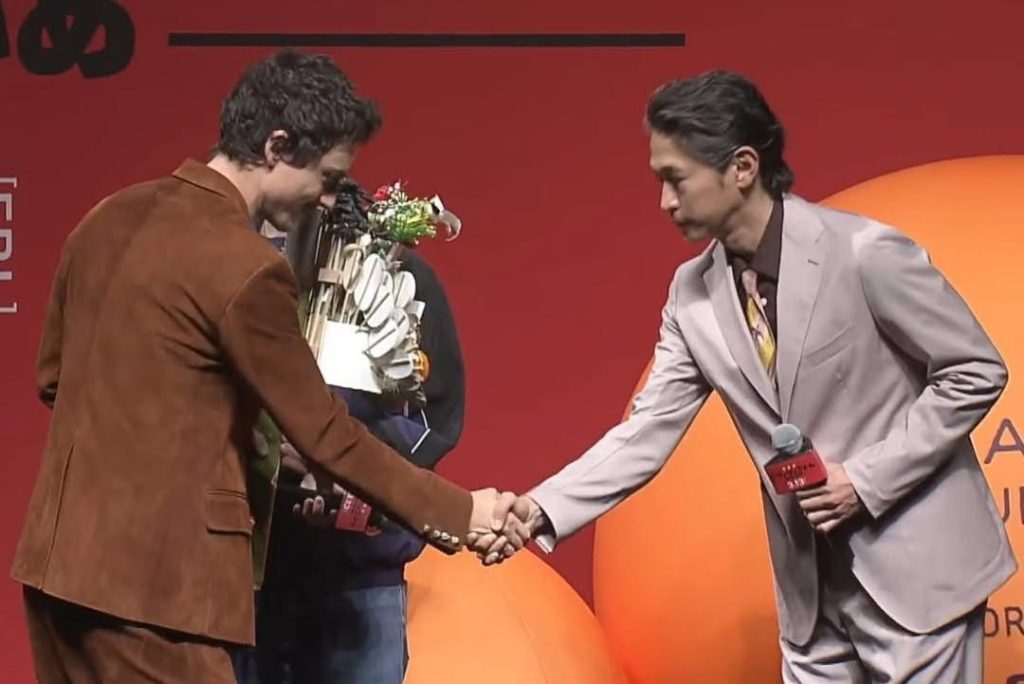 跨世代「桌球男神」夢幻連動!窪塚洋介驚喜現身《Marty Supreme》首映 跨世代「桌球男神」夢幻連動!窪塚洋介驚喜現身《Marty Supreme》首映