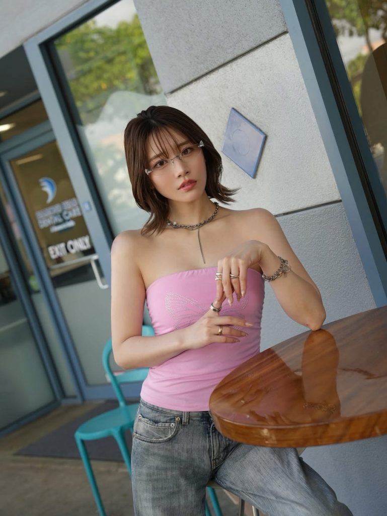 甜美教主回歸!河北彩花夏威夷假期大秀「眼鏡娘」知性魅力 甜美教主回歸!河北彩花夏威夷假期大秀「眼鏡娘」知性魅力